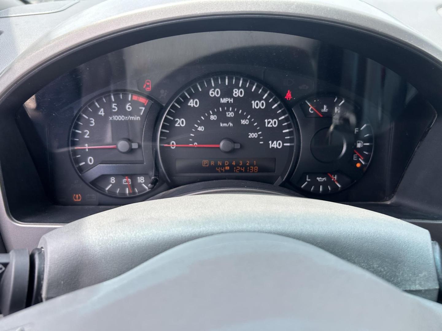 2006 White Nissan Titan LE Crew Cab 2WD (1N6BA07A76N) with an 5.6L V8 DOHC 32V FFV engine, 5-Speed Automatic Overdrive transmission, located at 1687 Business 35 S, New Braunfels, TX, 78130, (830) 625-7159, 29.655487, -98.051491 - Photo#12