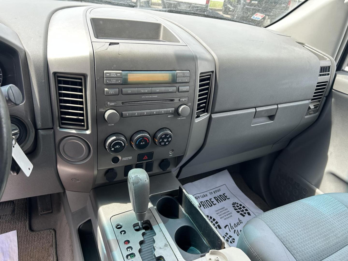 2006 White Nissan Titan LE Crew Cab 2WD (1N6BA07A76N) with an 5.6L V8 DOHC 32V FFV engine, 5-Speed Automatic Overdrive transmission, located at 1687 Business 35 S, New Braunfels, TX, 78130, (830) 625-7159, 29.655487, -98.051491 - Photo#13