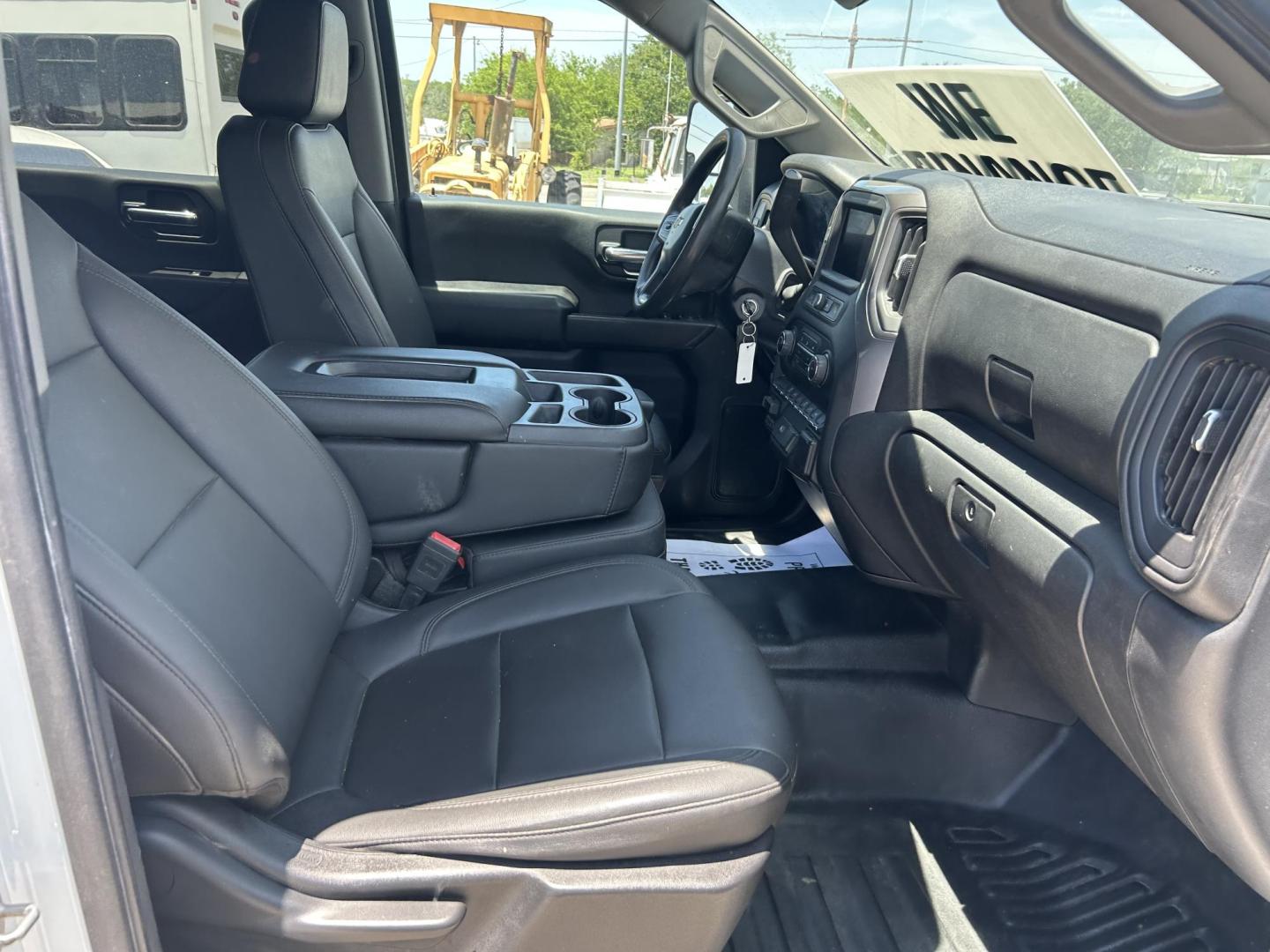 2020 White Chevrolet Silverado 2500HD Work Truck Crew Cab Short Box 2WD (1GC1WLEY7LF) with an 6.6L V8 OHV 16V DIESEL engine, 6A transmission, located at 1687 Business 35 S, New Braunfels, TX, 78130, (830) 625-7159, 29.655487, -98.051491 - Photo#2