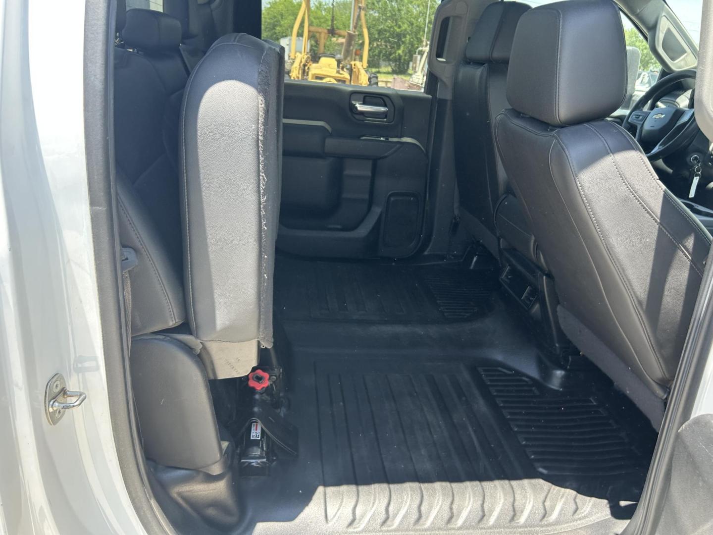 2020 White Chevrolet Silverado 2500HD Work Truck Crew Cab Short Box 2WD (1GC1WLEY7LF) with an 6.6L V8 OHV 16V DIESEL engine, 6A transmission, located at 1687 Business 35 S, New Braunfels, TX, 78130, (830) 625-7159, 29.655487, -98.051491 - Photo#4