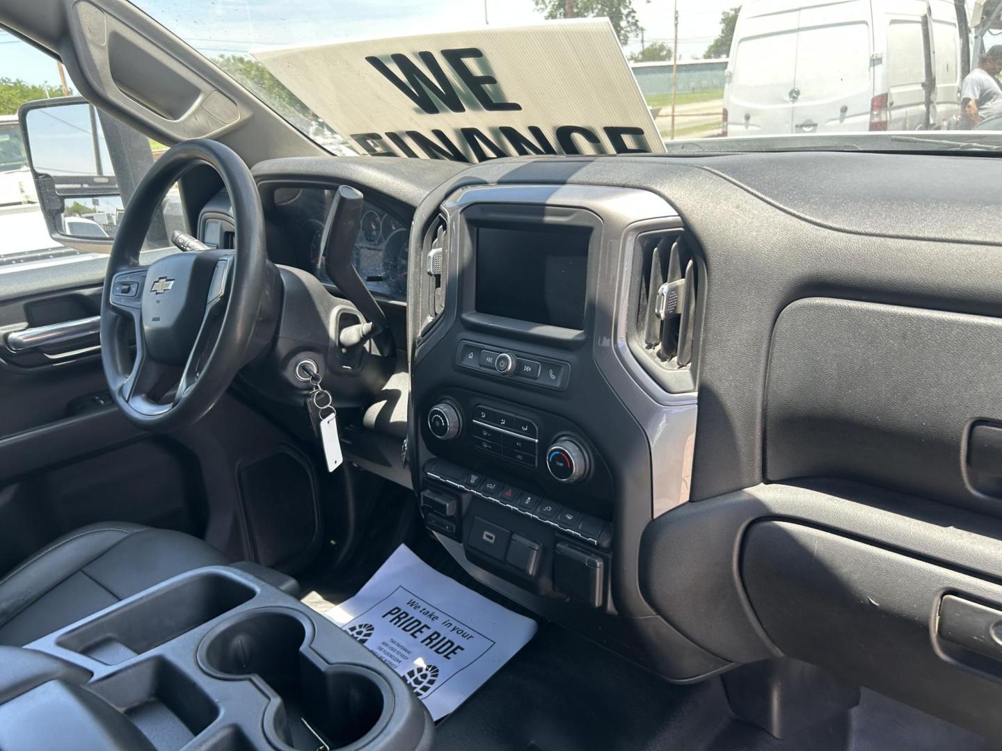 2020 White Chevrolet Silverado 2500HD Work Truck Crew Cab Short Box 2WD (1GC1WLEY7LF) with an 6.6L V8 OHV 16V DIESEL engine, 6A transmission, located at 1687 Business 35 S, New Braunfels, TX, 78130, (830) 625-7159, 29.655487, -98.051491 - Photo#3