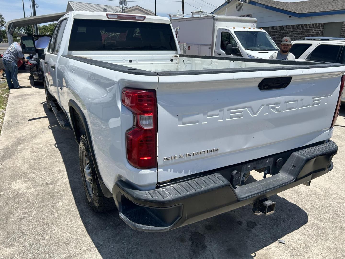 2020 White Chevrolet Silverado 2500HD Work Truck Crew Cab Short Box 2WD (1GC1WLEY7LF) with an 6.6L V8 OHV 16V DIESEL engine, 6A transmission, located at 1687 Business 35 S, New Braunfels, TX, 78130, (830) 625-7159, 29.655487, -98.051491 - Photo#7