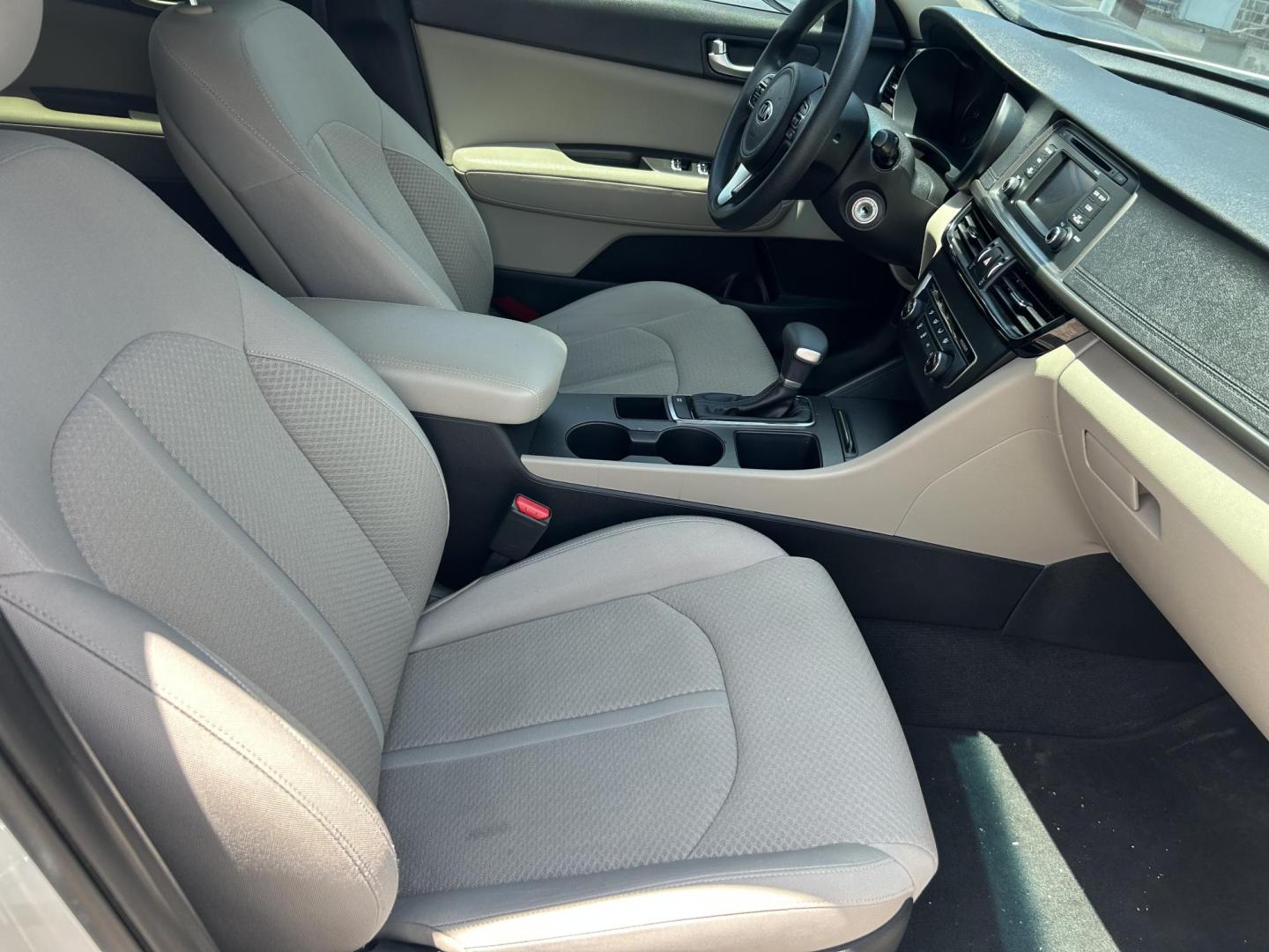 2017 White Kia Optima LX (KNAGT4L37H5) with an 2.4L L4 DOHC 16V engine, 6A transmission, located at 1687 Business 35 S, New Braunfels, TX, 78130, (830) 625-7159, 29.655487, -98.051491 - Photo#2