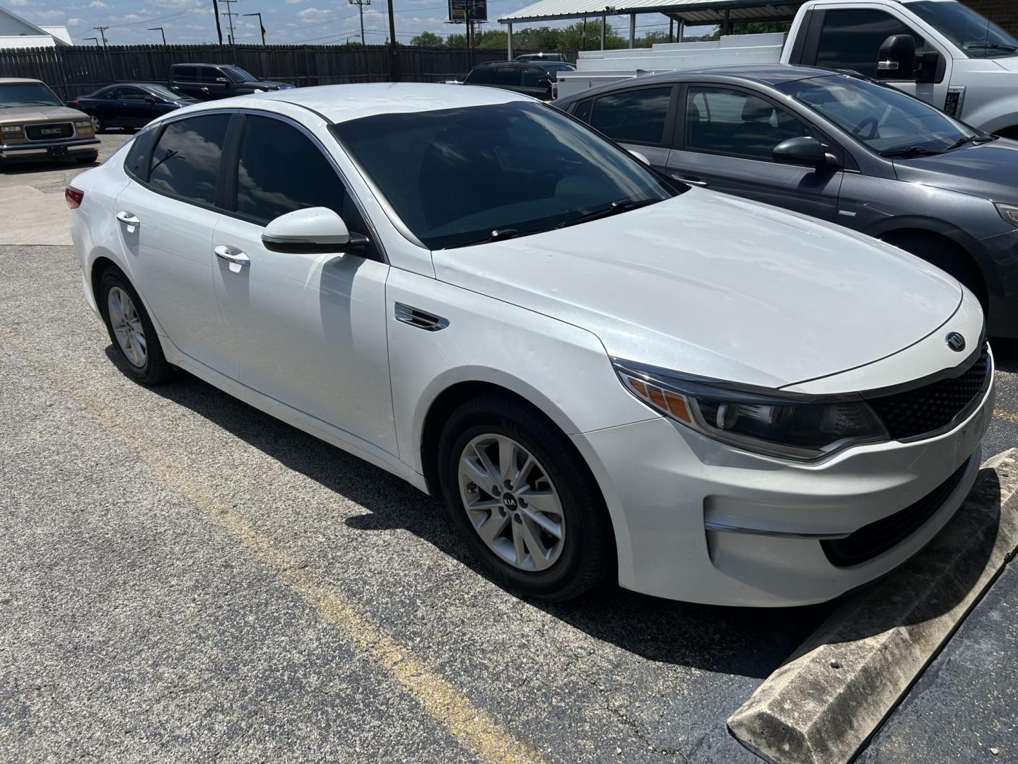 2017 White Kia Optima LX (KNAGT4L37H5) with an 2.4L L4 DOHC 16V engine, 6A transmission, located at 1687 Business 35 S, New Braunfels, TX, 78130, (830) 625-7159, 29.655487, -98.051491 - Photo#1