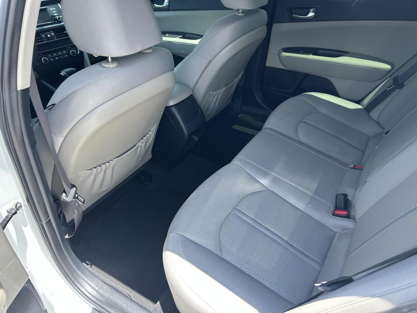 2017 White Kia Optima LX (KNAGT4L37H5) with an 2.4L L4 DOHC 16V engine, 6A transmission, located at 1687 Business 35 S, New Braunfels, TX, 78130, (830) 625-7159, 29.655487, -98.051491 - Photo#8