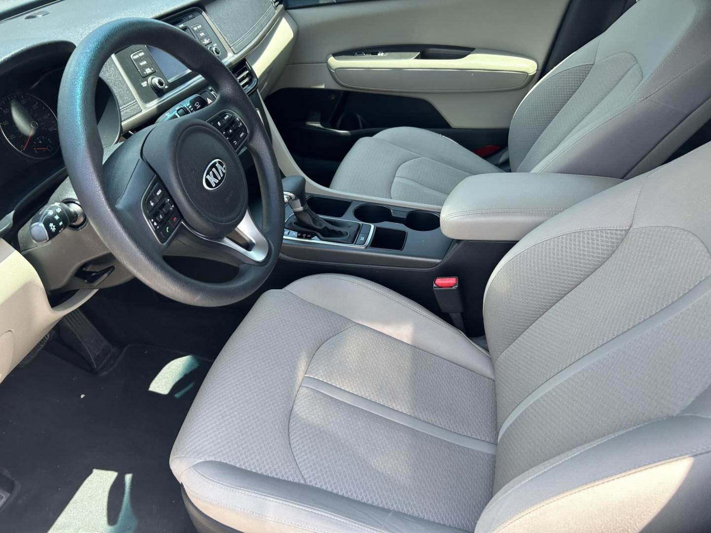 2017 White Kia Optima LX (KNAGT4L37H5) with an 2.4L L4 DOHC 16V engine, 6A transmission, located at 1687 Business 35 S, New Braunfels, TX, 78130, (830) 625-7159, 29.655487, -98.051491 - Photo#10