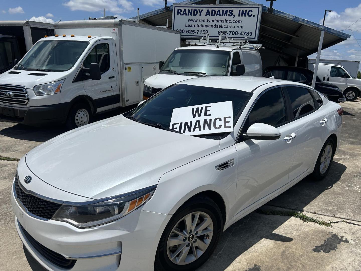 2017 White Kia Optima LX (KNAGT4L37H5) with an 2.4L L4 DOHC 16V engine, 6A transmission, located at 1687 Business 35 S, New Braunfels, TX, 78130, (830) 625-7159, 29.655487, -98.051491 - Photo#14