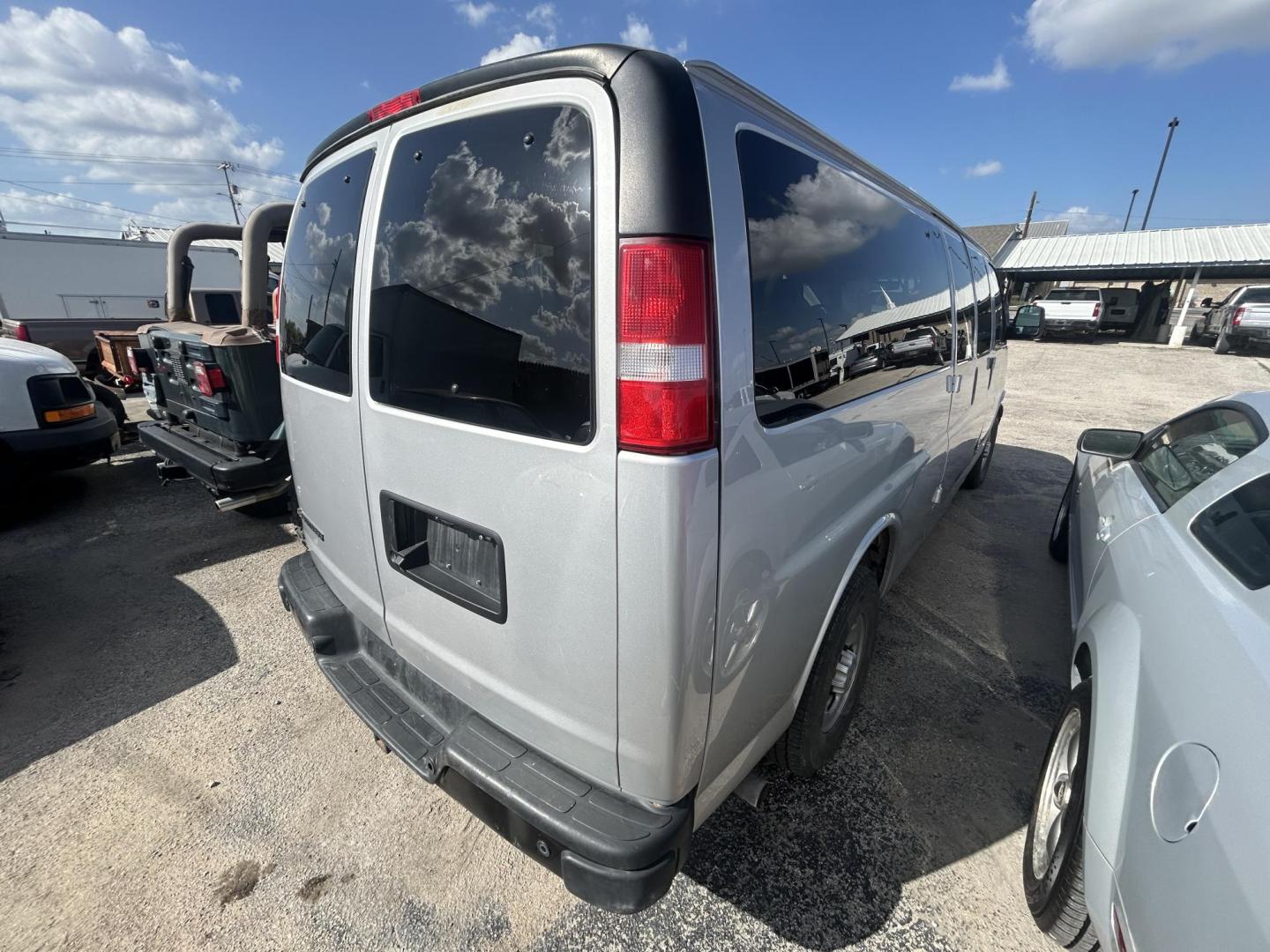 2022 Silver Chevrolet Express LS 3500 Extended (1GAZGNFP4N1) with an 4.3L V6 engine, 6A transmission, located at 1687 Business 35 S, New Braunfels, TX, 78130, (830) 625-7159, 29.655487, -98.051491 - Photo#2