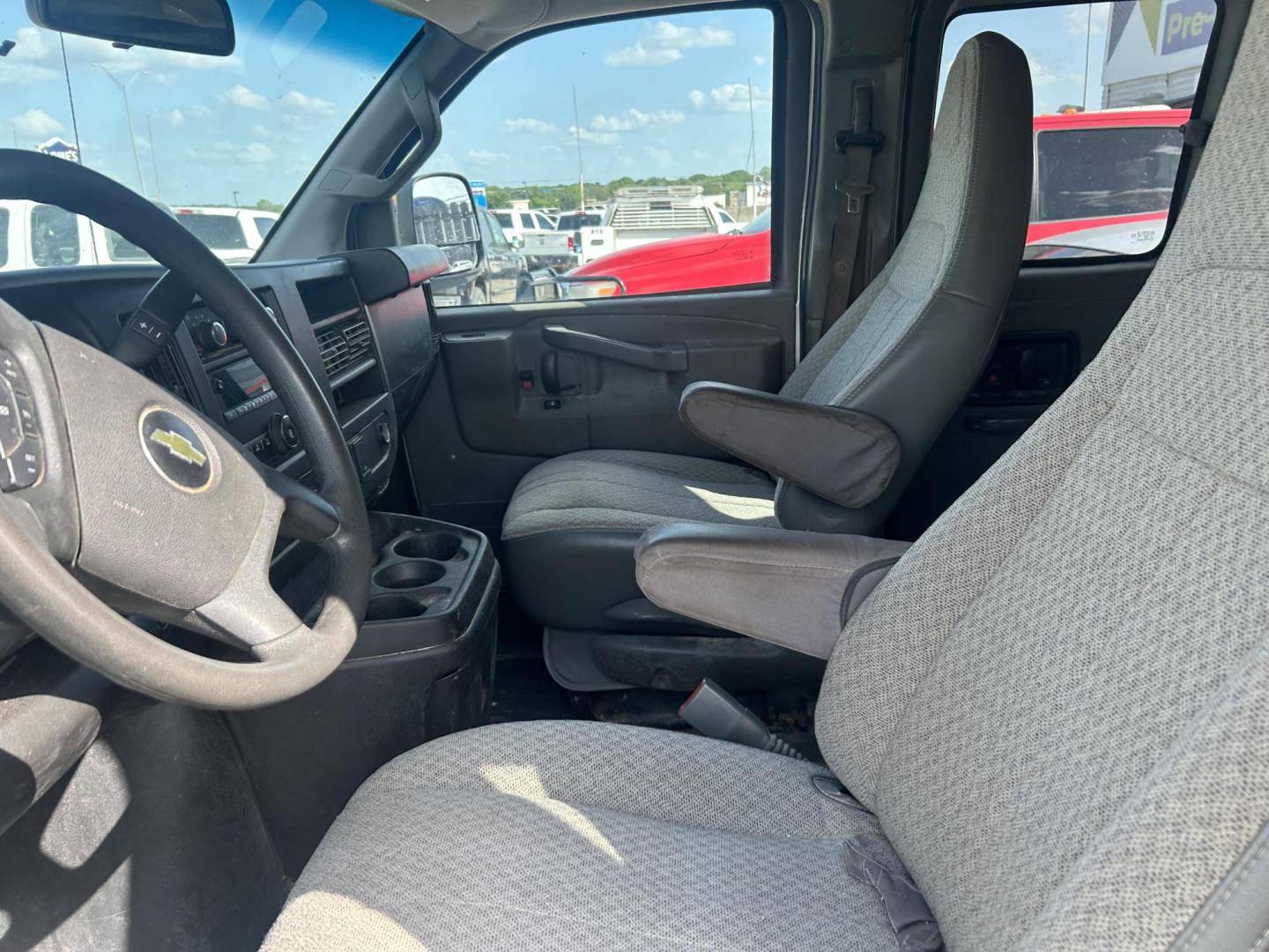 2022 Silver Chevrolet Express LS 3500 Extended (1GAZGNFP4N1) with an 4.3L V6 engine, 6A transmission, located at 1687 Business 35 S, New Braunfels, TX, 78130, (830) 625-7159, 29.655487, -98.051491 - Photo#5