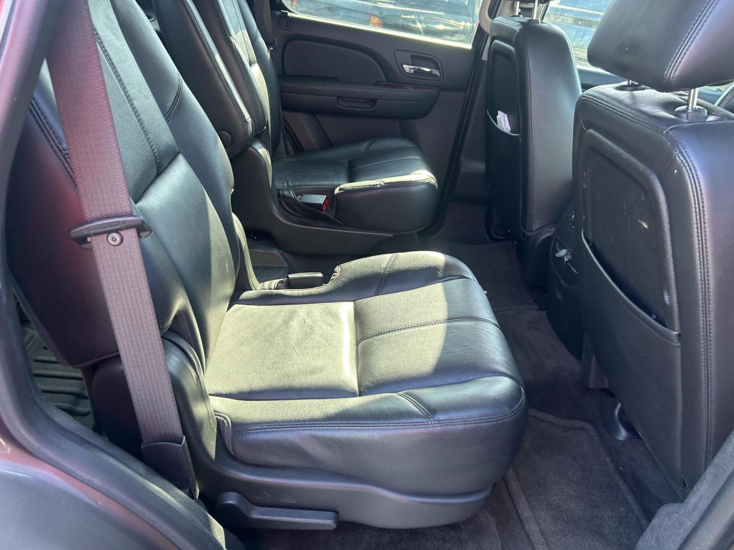 2013 Brown Chevrolet Tahoe LT 2WD (1GNSCBE07DR) with an 5.3L V8 OHV 16V FFV engine, 6-Speed Automatic transmission, located at 1687 Business 35 S, New Braunfels, TX, 78130, (830) 625-7159, 29.655487, -98.051491 - Photo#4