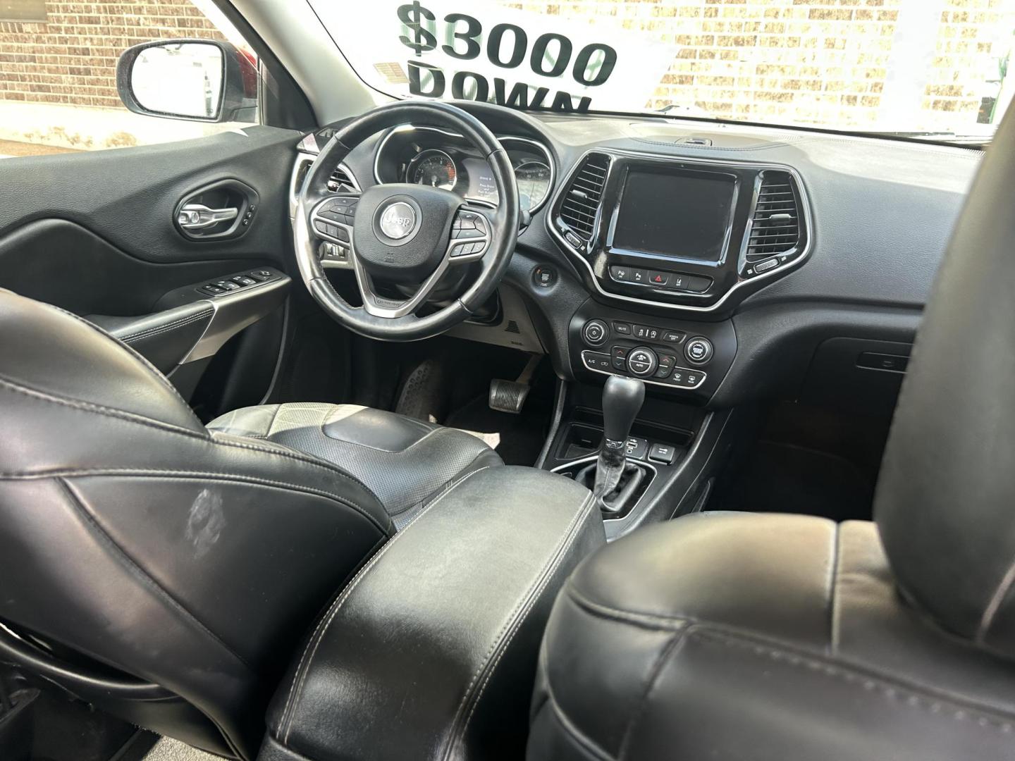 2019 Red Jeep Cherokee Limited FWD (1C4PJLDN9KD) with an 2.0L L4 DOHC 16V TURBO engine, 9A transmission, located at 1687 Business 35 S, New Braunfels, TX, 78130, (830) 625-7159, 29.655487, -98.051491 - Photo#5