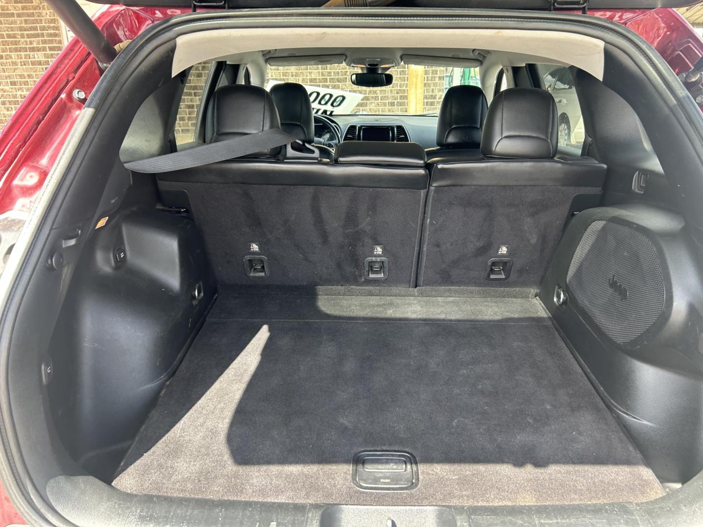 2019 Red Jeep Cherokee Limited FWD (1C4PJLDN9KD) with an 2.0L L4 DOHC 16V TURBO engine, 9A transmission, located at 1687 Business 35 S, New Braunfels, TX, 78130, (830) 625-7159, 29.655487, -98.051491 - Photo#7