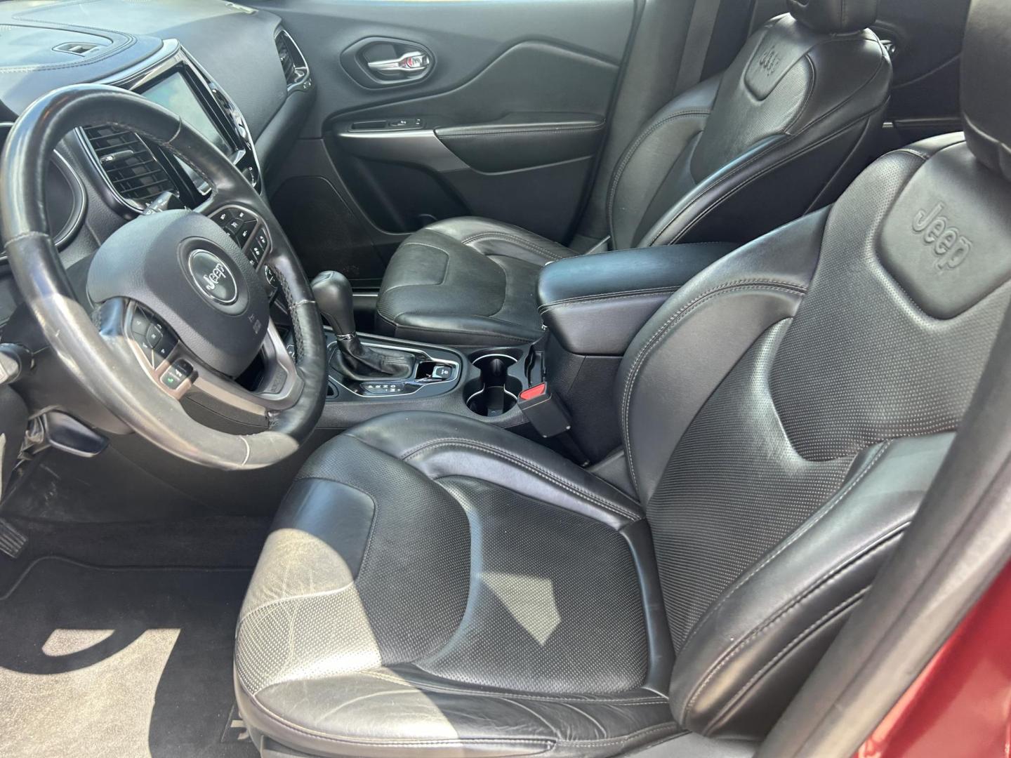2019 Red Jeep Cherokee Limited FWD (1C4PJLDN9KD) with an 2.0L L4 DOHC 16V TURBO engine, 9A transmission, located at 1687 Business 35 S, New Braunfels, TX, 78130, (830) 625-7159, 29.655487, -98.051491 - Photo#11