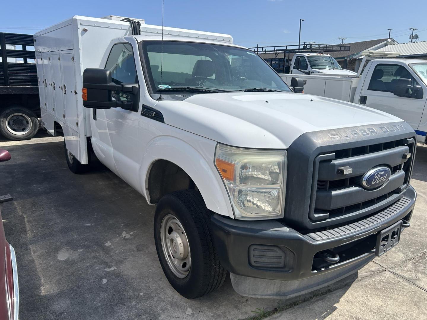 2016 White Ford F-250 SD XL 4WD (1FDBF2B61GE) with an 6.2L V8 OHV 16V engine, 6A transmission, located at 1687 Business 35 S, New Braunfels, TX, 78130, (830) 625-7159, 29.655487, -98.051491 - Photo#1