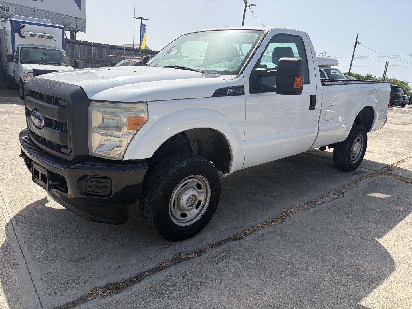 2016 White Ford F-250 SD XL 4WD (1FDBF2B61GE) with an 6.2L V8 OHV 16V engine, 6A transmission, located at 1687 Business 35 S, New Braunfels, TX, 78130, (830) 625-7159, 29.655487, -98.051491- Photo#0