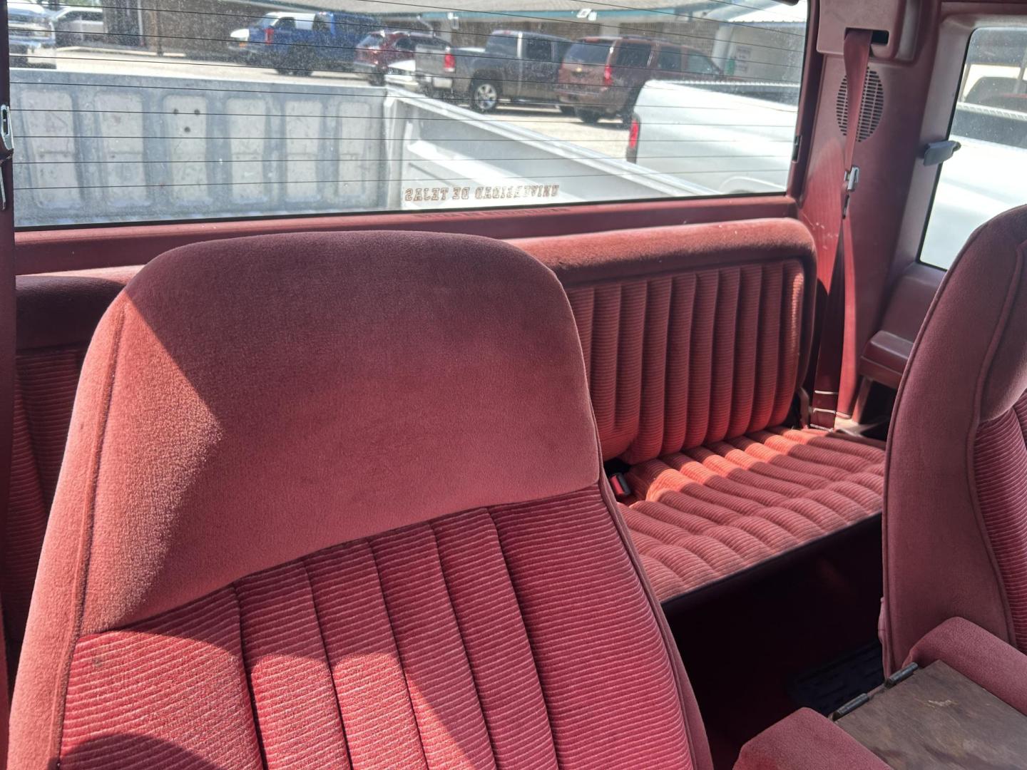 1990 Silver Chevrolet C/K 1500 Ext. Cab 6.5-ft. Bed 2WD (2GCEC19Z1L1) with an 4.3L V6 OHV 12V engine, 4-Speed Manual Overdrive transmission, located at 1687 Business 35 S, New Braunfels, TX, 78130, (830) 625-7159, 29.655487, -98.051491 - Photo#4
