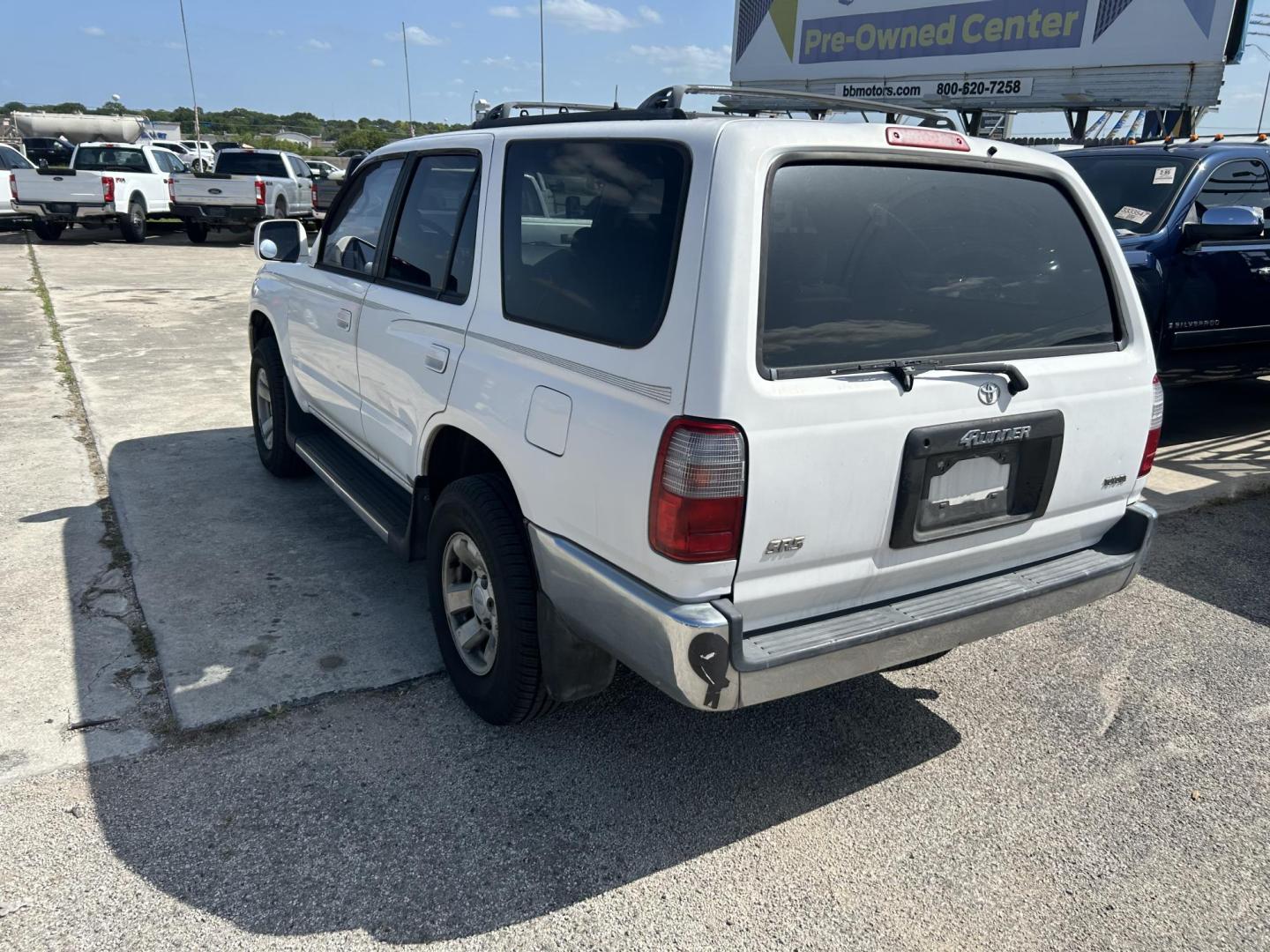 1997 Silver Toyota 4Runner SR5 2WD (JT3GN86RXV0) with an 3.4L V6 DOHC 24V engine, 4-Speed Automatic Overdrive transmission, located at 1687 Business 35 S, New Braunfels, TX, 78130, (830) 625-7159, 29.655487, -98.051491 - Photo#1
