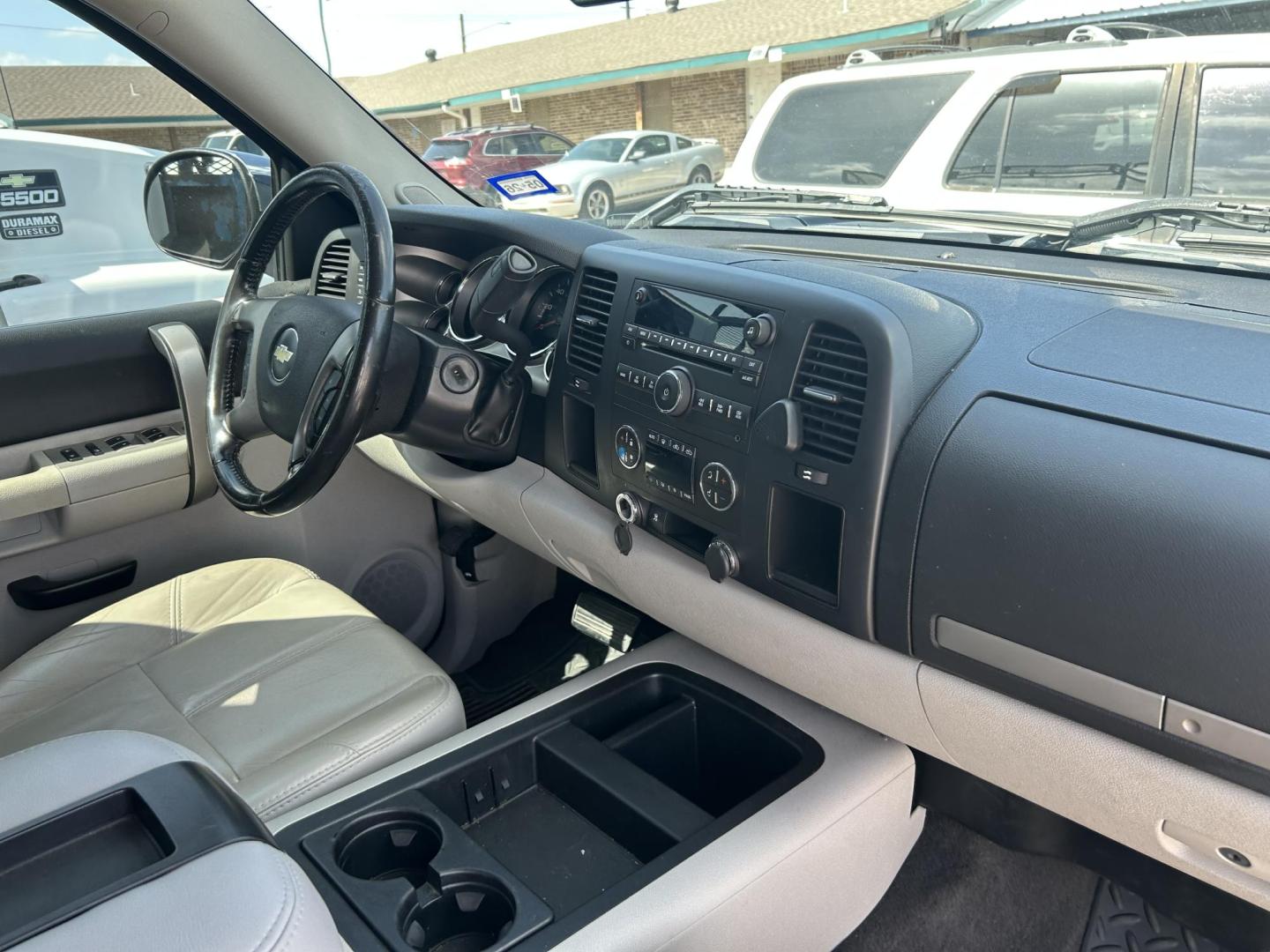 2007 Blue Chevrolet Silverado 1500 LT1 Crew Cab 2WD (2GCEC13J571) with an 5.3L V8 OHV 16V engine, 4-Speed Automatic Overdrive transmission, located at 1687 Business 35 S, New Braunfels, TX, 78130, (830) 625-7159, 29.655487, -98.051491 - Photo#3