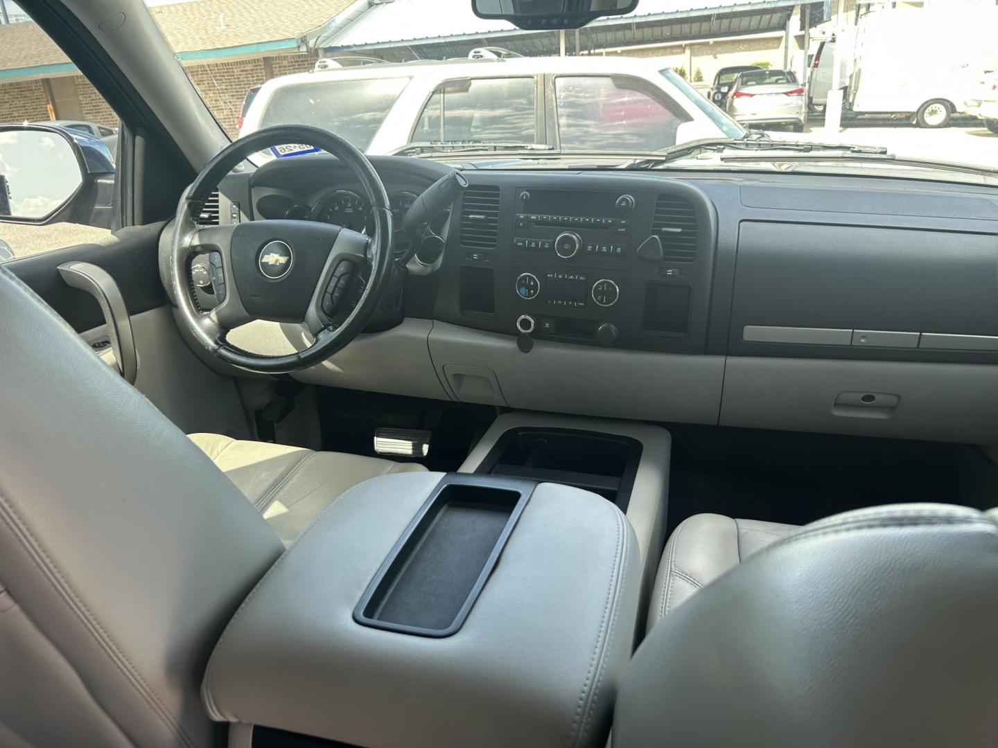 2007 Blue Chevrolet Silverado 1500 LT1 Crew Cab 2WD (2GCEC13J571) with an 5.3L V8 OHV 16V engine, 4-Speed Automatic Overdrive transmission, located at 1687 Business 35 S, New Braunfels, TX, 78130, (830) 625-7159, 29.655487, -98.051491 - Photo#5