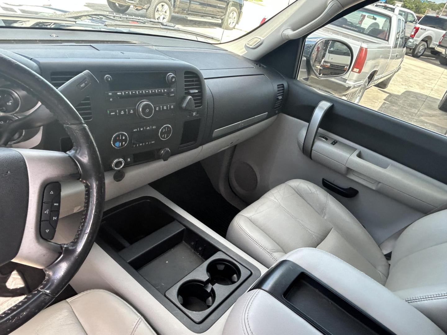 2007 Blue Chevrolet Silverado 1500 LT1 Crew Cab 2WD (2GCEC13J571) with an 5.3L V8 OHV 16V engine, 4-Speed Automatic Overdrive transmission, located at 1687 Business 35 S, New Braunfels, TX, 78130, (830) 625-7159, 29.655487, -98.051491 - Photo#10