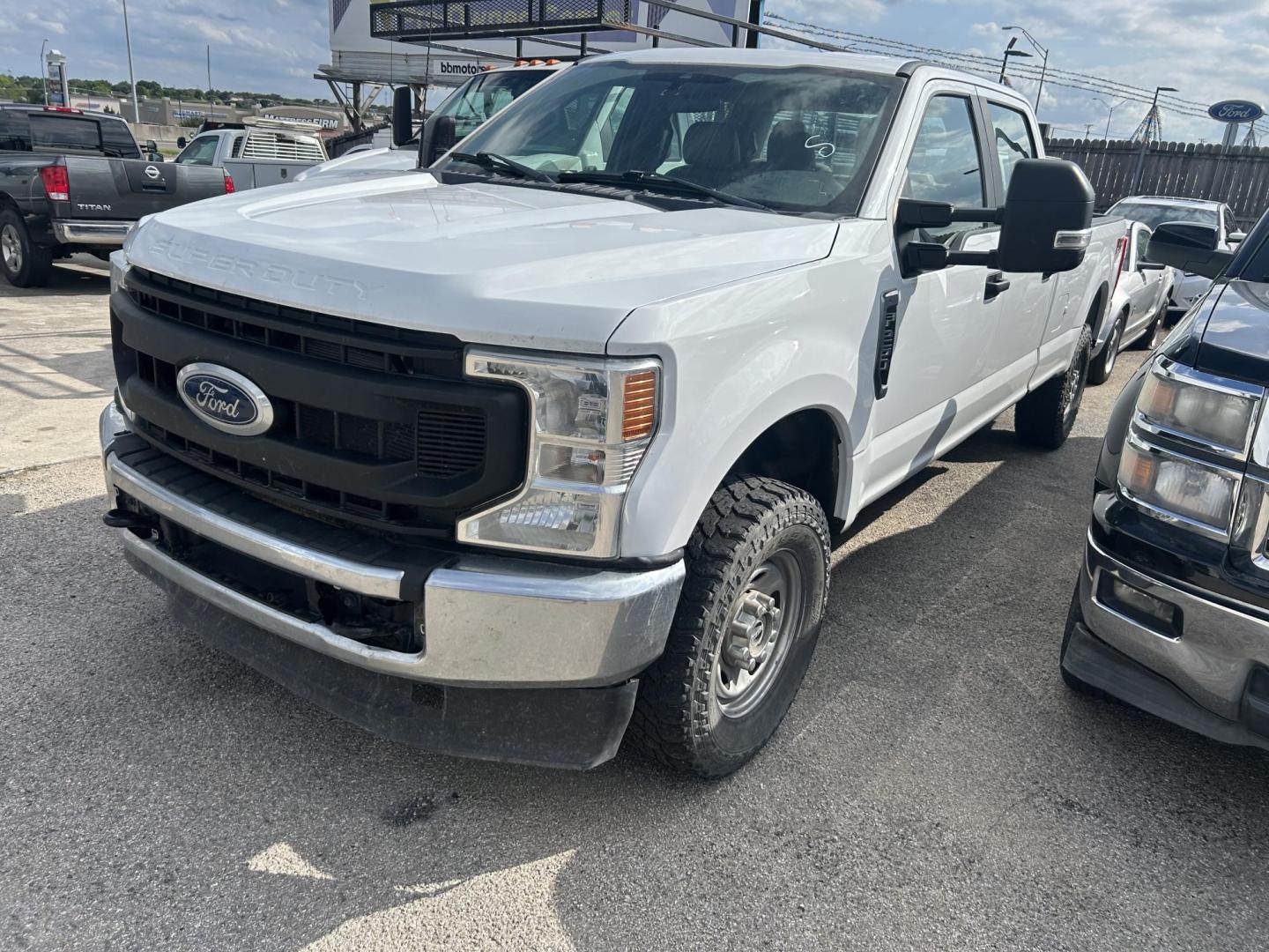 2022 White Ford F-250 SD XL Crew Cab 4WD (1FT7W2B64NE) with an 6.2L V8 OHV 16V engine, 6A transmission, located at 1687 Business 35 S, New Braunfels, TX, 78130, (830) 625-7159, 29.655487, -98.051491 - Photo#0
