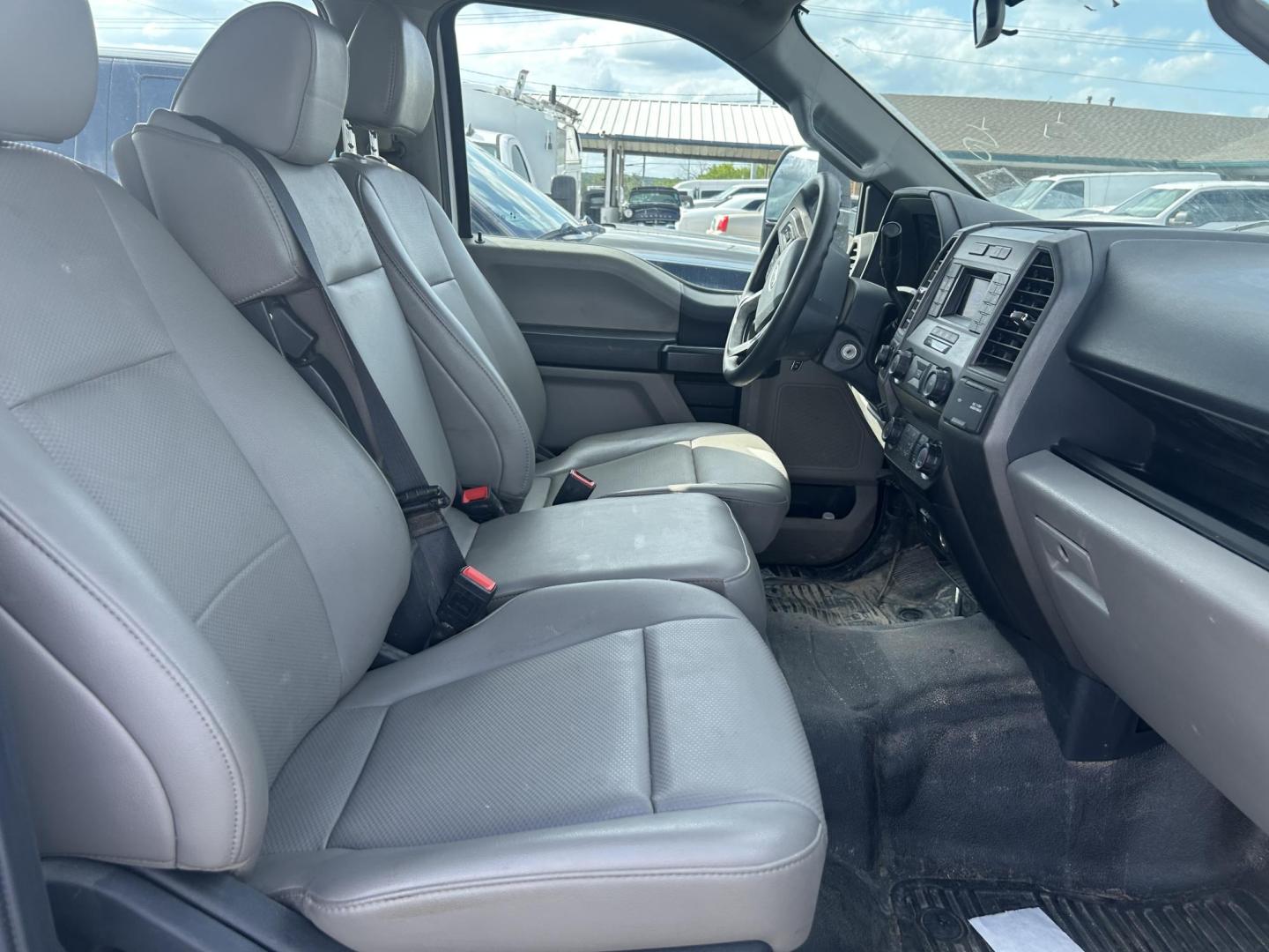 2022 White Ford F-250 SD XL Crew Cab 4WD (1FT7W2B64NE) with an 6.2L V8 OHV 16V engine, 6A transmission, located at 1687 Business 35 S, New Braunfels, TX, 78130, (830) 625-7159, 29.655487, -98.051491 - Photo#2