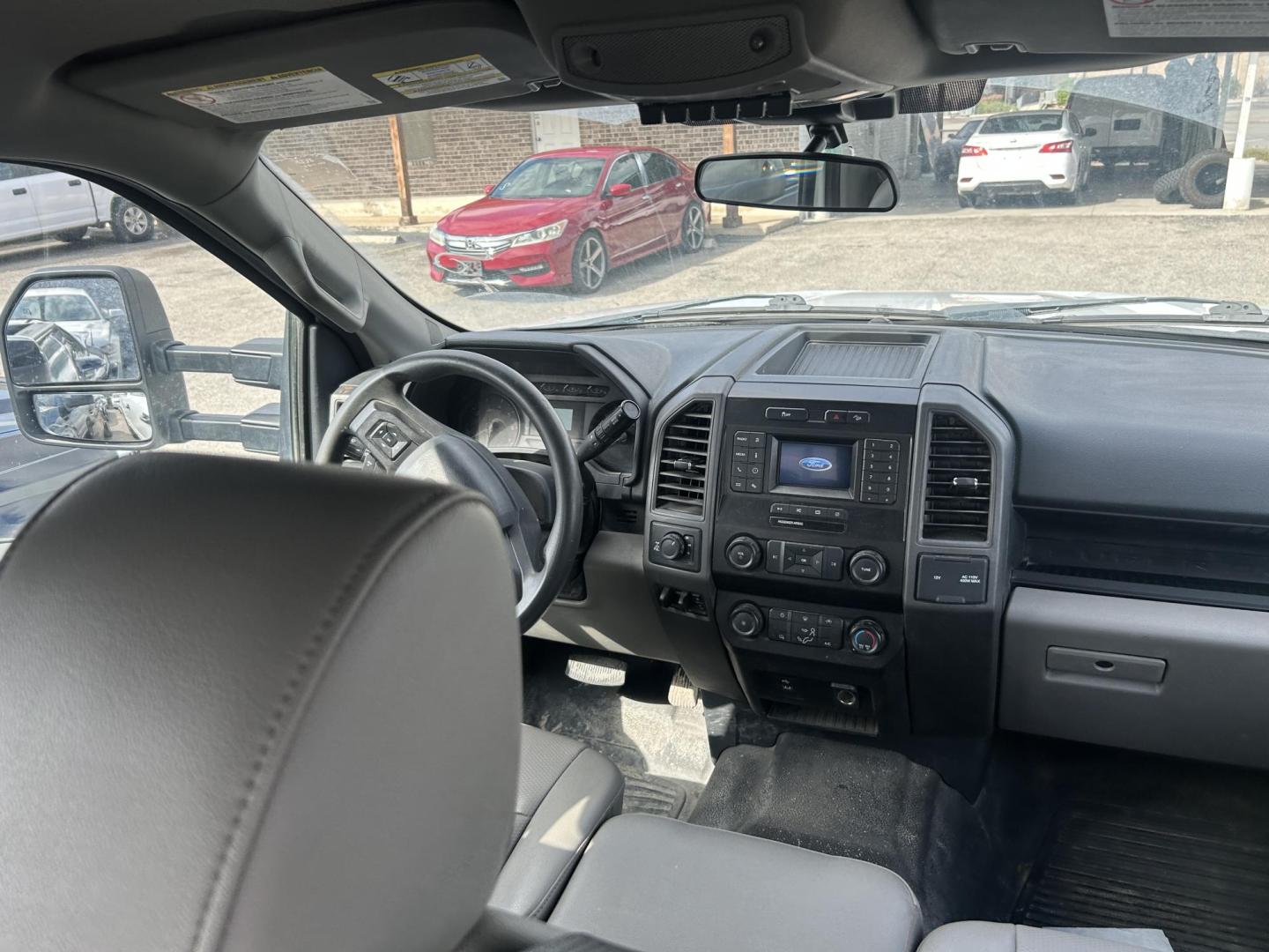 2022 White Ford F-250 SD XL Crew Cab 4WD (1FT7W2B64NE) with an 6.2L V8 OHV 16V engine, 6A transmission, located at 1687 Business 35 S, New Braunfels, TX, 78130, (830) 625-7159, 29.655487, -98.051491 - Photo#5