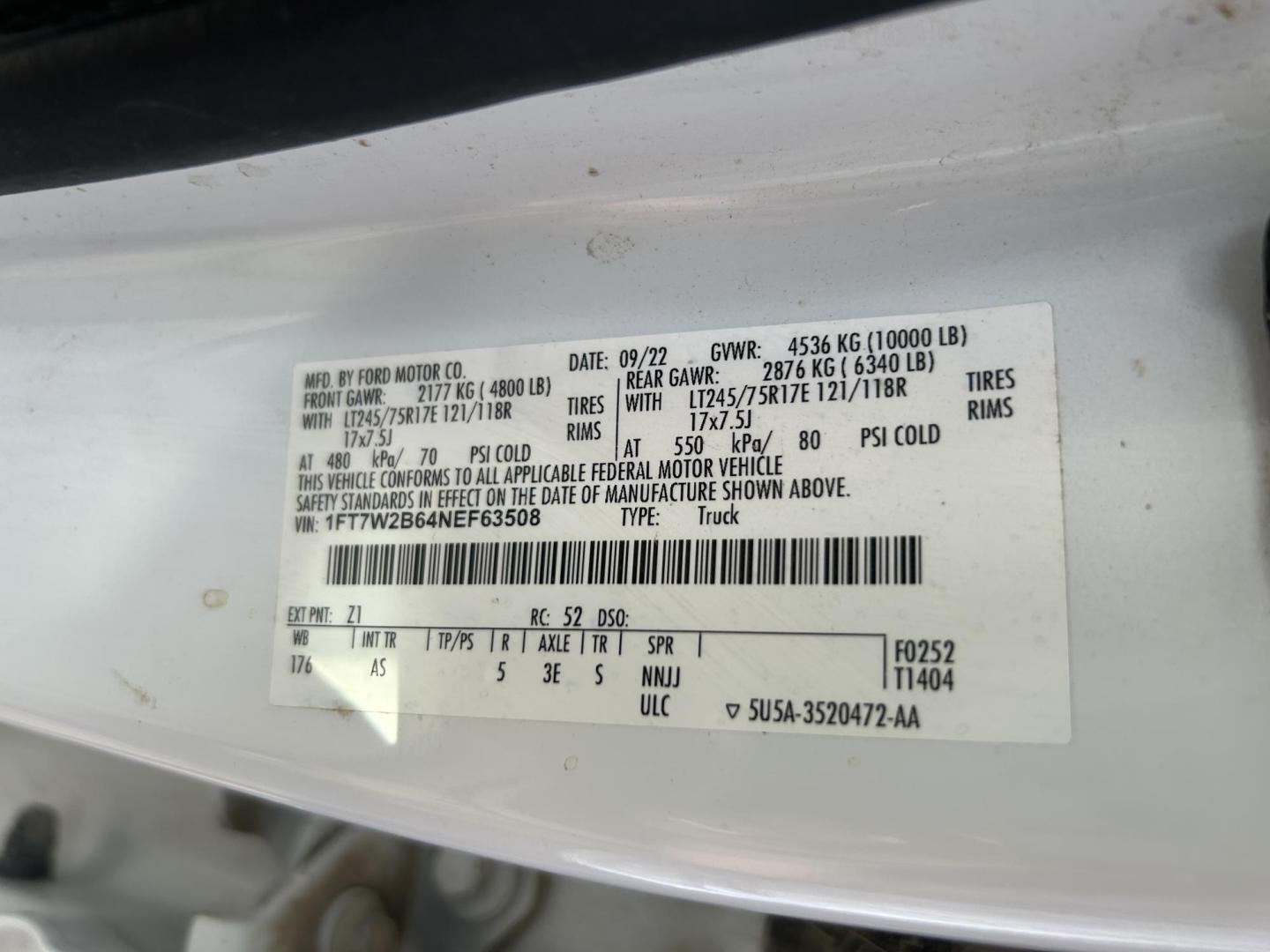 2022 White Ford F-250 SD XL Crew Cab 4WD (1FT7W2B64NE) with an 6.2L V8 OHV 16V engine, 6A transmission, located at 1687 Business 35 S, New Braunfels, TX, 78130, (830) 625-7159, 29.655487, -98.051491 - Photo#13