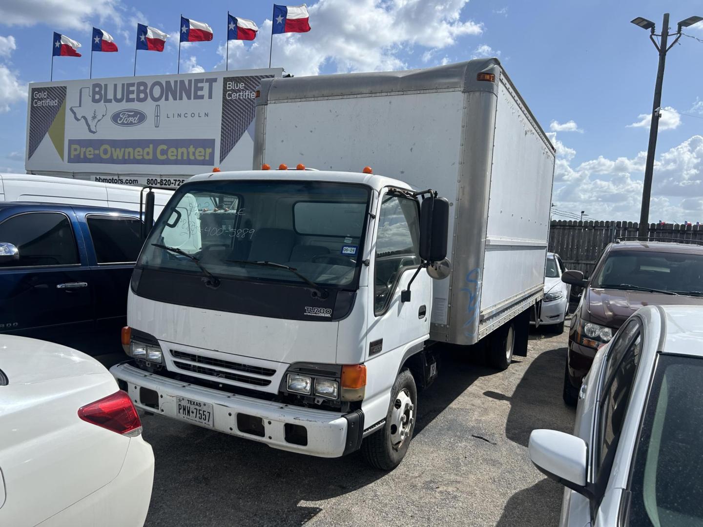 2004 White GMC W45042 - (J8DC4B14847) with an 4.75L L4 TURBO-INTERCOOLER DIESEL engine, located at 1687 Business 35 S, New Braunfels, TX, 78130, (830) 625-7159, 29.655487, -98.051491 - Photo#0