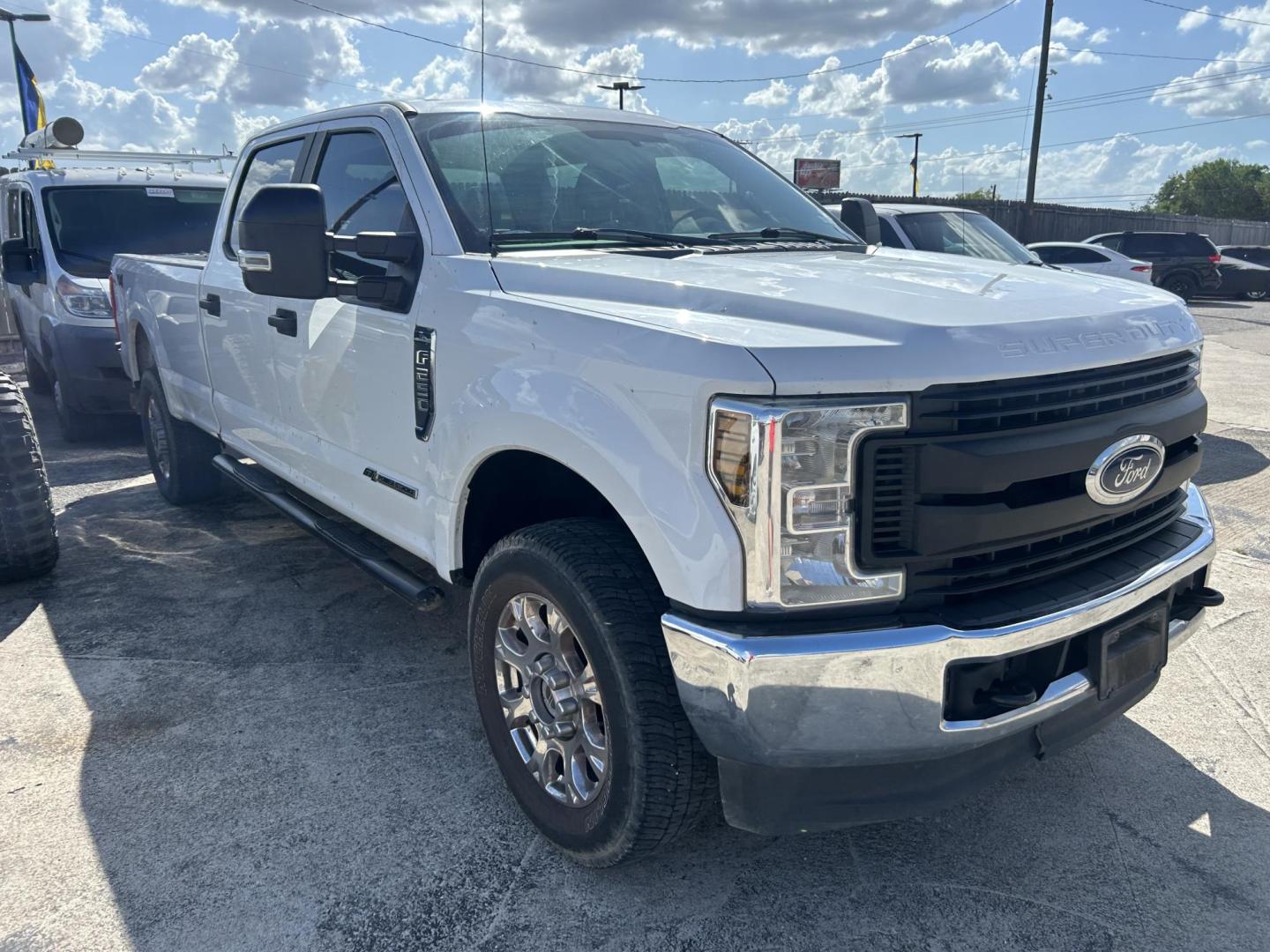 2019 White Ford F-250 SD XL Crew Cab Long Bed 4WD (1FT7W2BT4KE) with an 6.7L V8 OHV 16V DIESEL engine, 6A transmission, located at 1687 Business 35 S, New Braunfels, TX, 78130, (830) 625-7159, 29.655487, -98.051491 - Photo#1