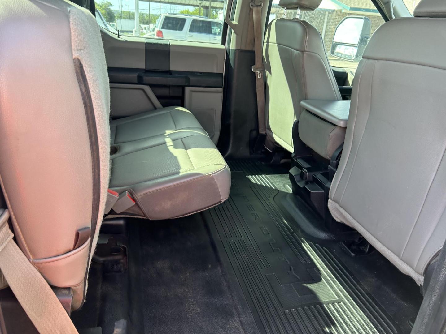 2019 White Ford F-250 SD XL Crew Cab Long Bed 4WD (1FT7W2BT4KE) with an 6.7L V8 OHV 16V DIESEL engine, 6A transmission, located at 1687 Business 35 S, New Braunfels, TX, 78130, (830) 625-7159, 29.655487, -98.051491 - Photo#4