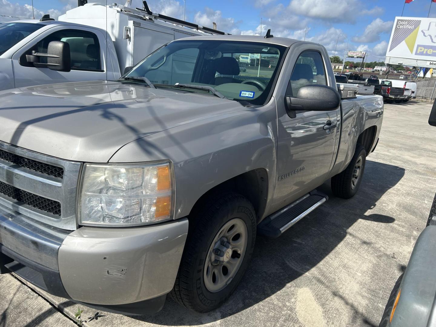 2007 Tan Chevrolet Silverado 1500 LT1 2WD (1GCEC14C07Z) with an 4.8L V8 OHV 16V engine, 4-Speed Automatic Overdrive transmission, located at 1687 Business 35 S, New Braunfels, TX, 78130, (830) 625-7159, 29.655487, -98.051491 - Photo#1