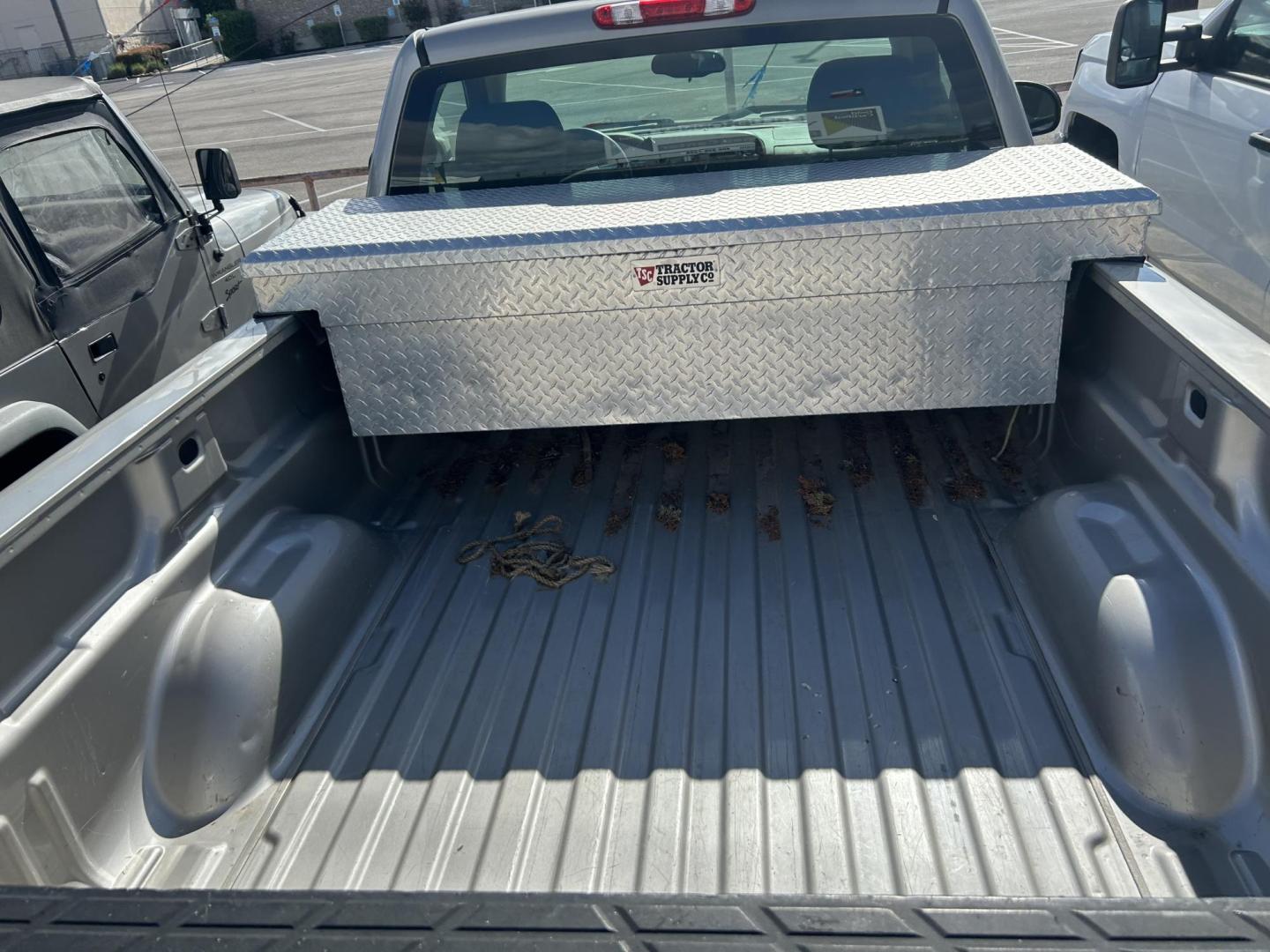2007 Tan Chevrolet Silverado 1500 LT1 2WD (1GCEC14C07Z) with an 4.8L V8 OHV 16V engine, 4-Speed Automatic Overdrive transmission, located at 1687 Business 35 S, New Braunfels, TX, 78130, (830) 625-7159, 29.655487, -98.051491 - Photo#6