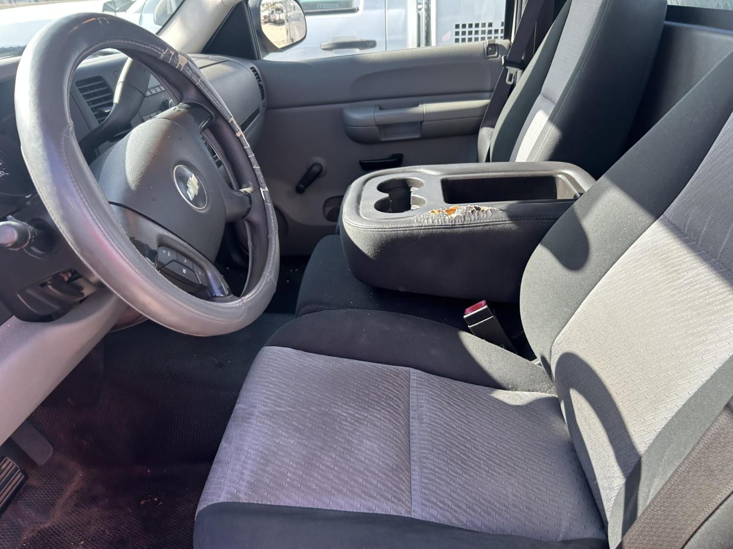 2007 Tan Chevrolet Silverado 1500 LT1 2WD (1GCEC14C07Z) with an 4.8L V8 OHV 16V engine, 4-Speed Automatic Overdrive transmission, located at 1687 Business 35 S, New Braunfels, TX, 78130, (830) 625-7159, 29.655487, -98.051491 - Photo#10