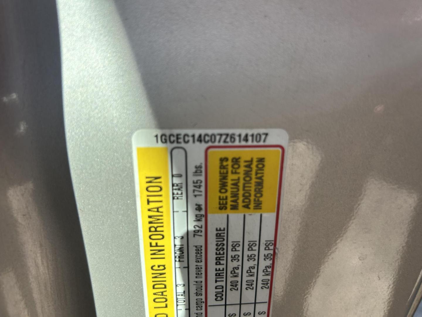 2007 Tan Chevrolet Silverado 1500 LT1 2WD (1GCEC14C07Z) with an 4.8L V8 OHV 16V engine, 4-Speed Automatic Overdrive transmission, located at 1687 Business 35 S, New Braunfels, TX, 78130, (830) 625-7159, 29.655487, -98.051491 - Photo#13