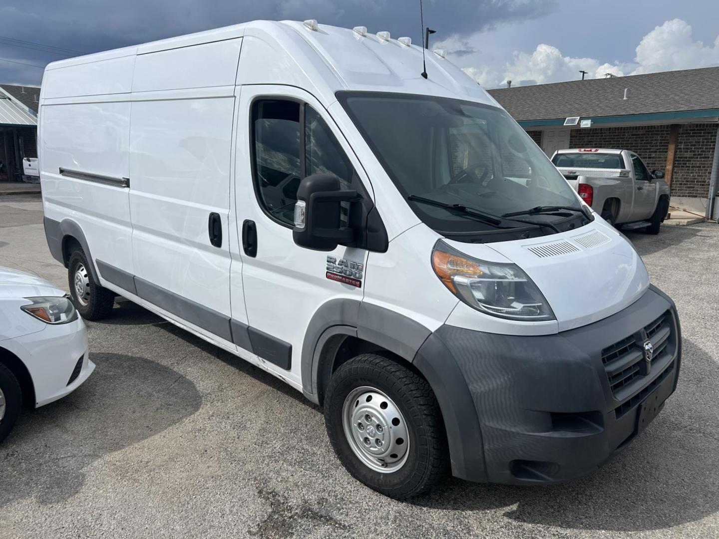 2018 White RAM Promaster 2500 High Roof Tradesman 159-in. WB (3C6TRVDG5JE) with an 3.6L V6 engine, 6A transmission, located at 1687 Business 35 S, New Braunfels, TX, 78130, (830) 625-7159, 29.655487, -98.051491 - Photo#1