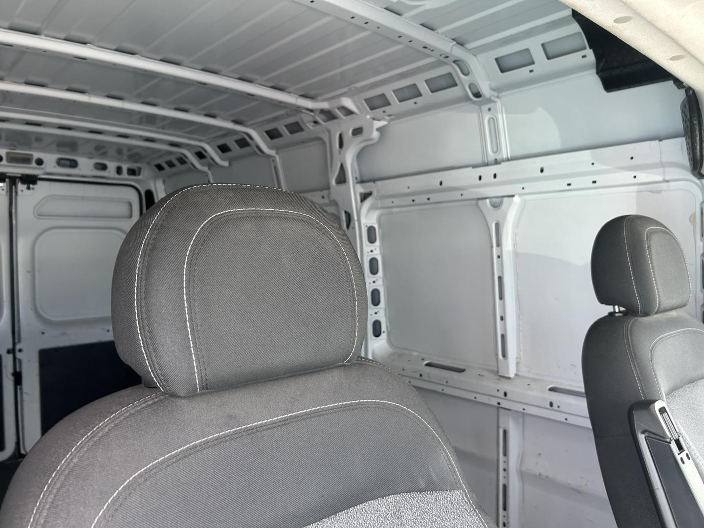2018 White RAM Promaster 2500 High Roof Tradesman 159-in. WB (3C6TRVDG5JE) with an 3.6L V6 engine, 6A transmission, located at 1687 Business 35 S, New Braunfels, TX, 78130, (830) 625-7159, 29.655487, -98.051491 - Photo#3