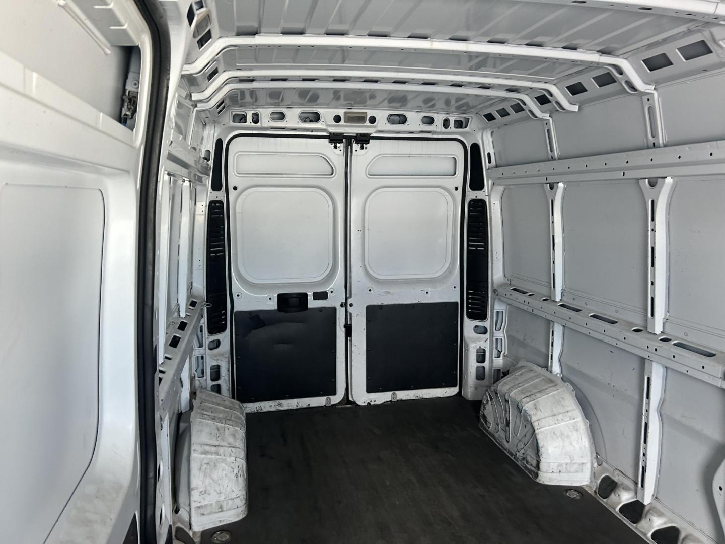 2018 White RAM Promaster 2500 High Roof Tradesman 159-in. WB (3C6TRVDG5JE) with an 3.6L V6 engine, 6A transmission, located at 1687 Business 35 S, New Braunfels, TX, 78130, (830) 625-7159, 29.655487, -98.051491 - Photo#4