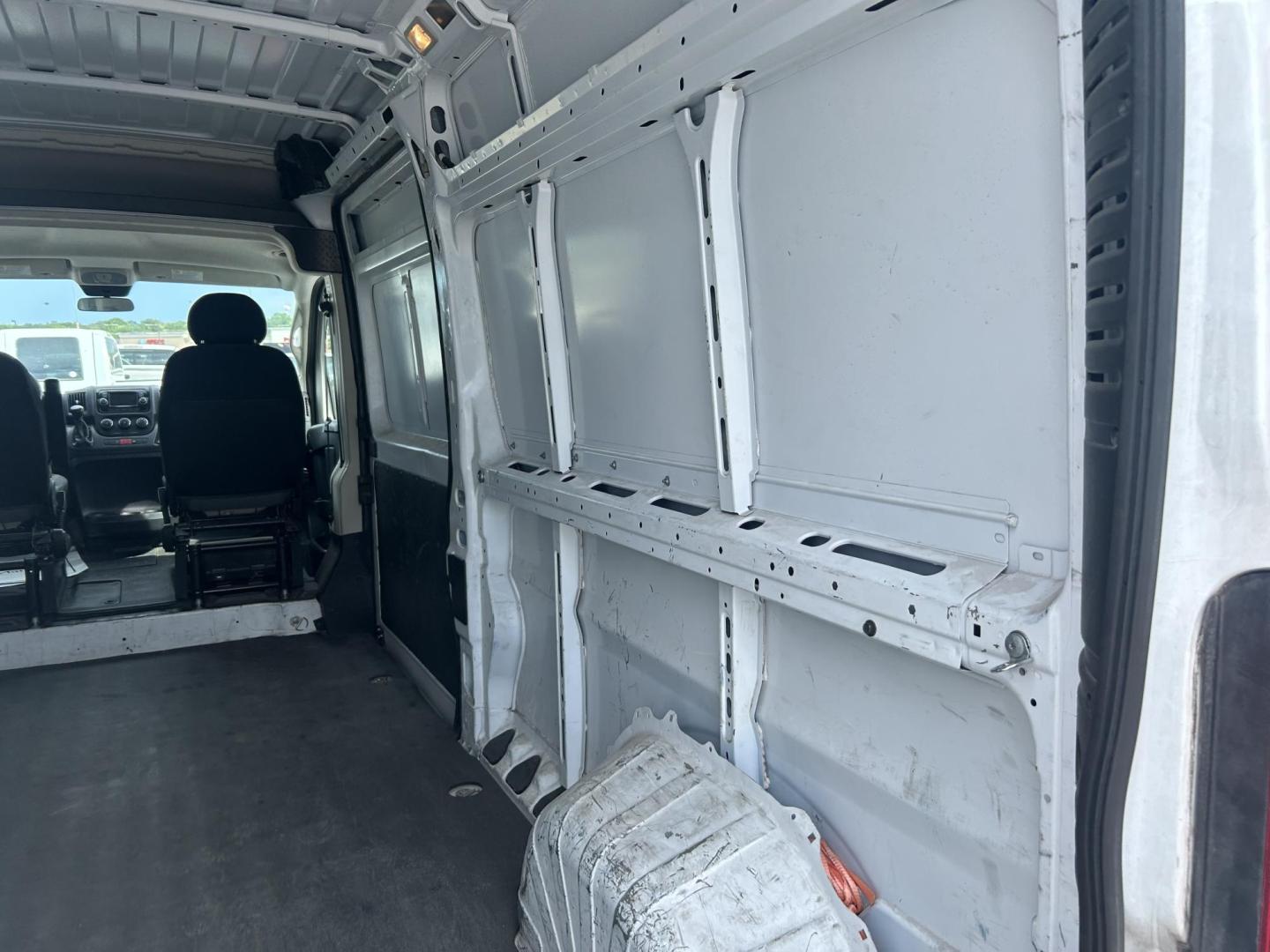 2018 White RAM Promaster 2500 High Roof Tradesman 159-in. WB (3C6TRVDG5JE) with an 3.6L V6 engine, 6A transmission, located at 1687 Business 35 S, New Braunfels, TX, 78130, (830) 625-7159, 29.655487, -98.051491 - Photo#8