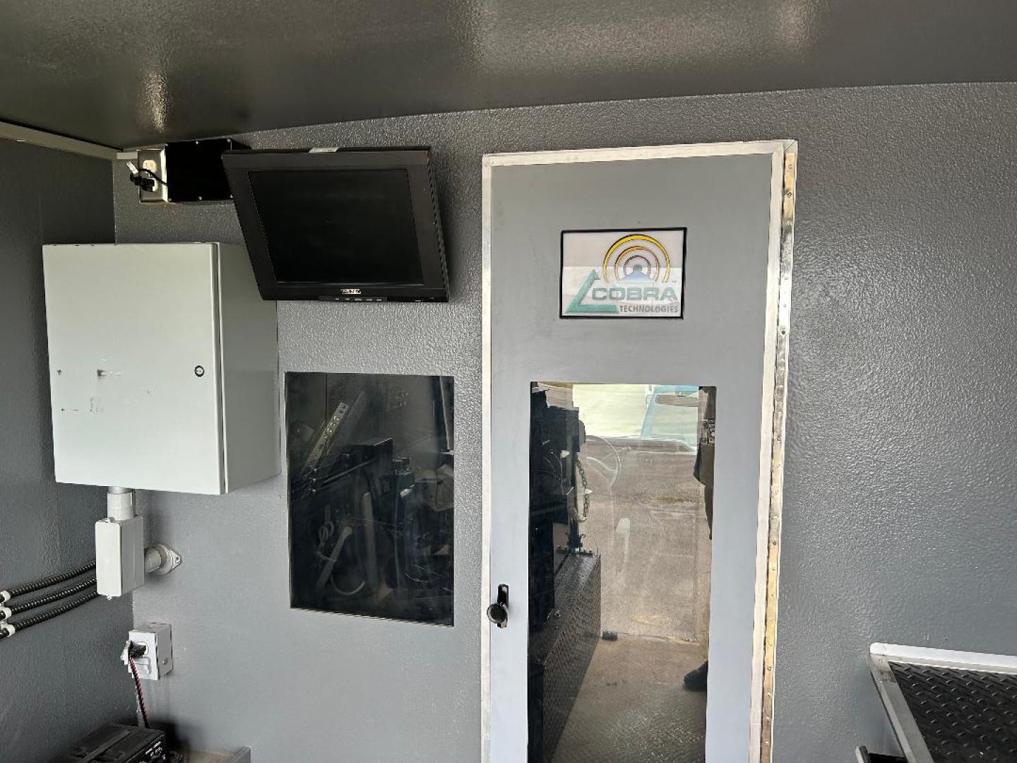 2012 White /Gray Ford E-Series Van E-350 Super Duty (1FDWE3FLXCD) with an 5.4L V8 SOHC 16V FFV engine, 4-Speed Automatic transmission, located at 1687 Business 35 S, New Braunfels, TX, 78130, (830) 625-7159, 29.655487, -98.051491 - Photo#12