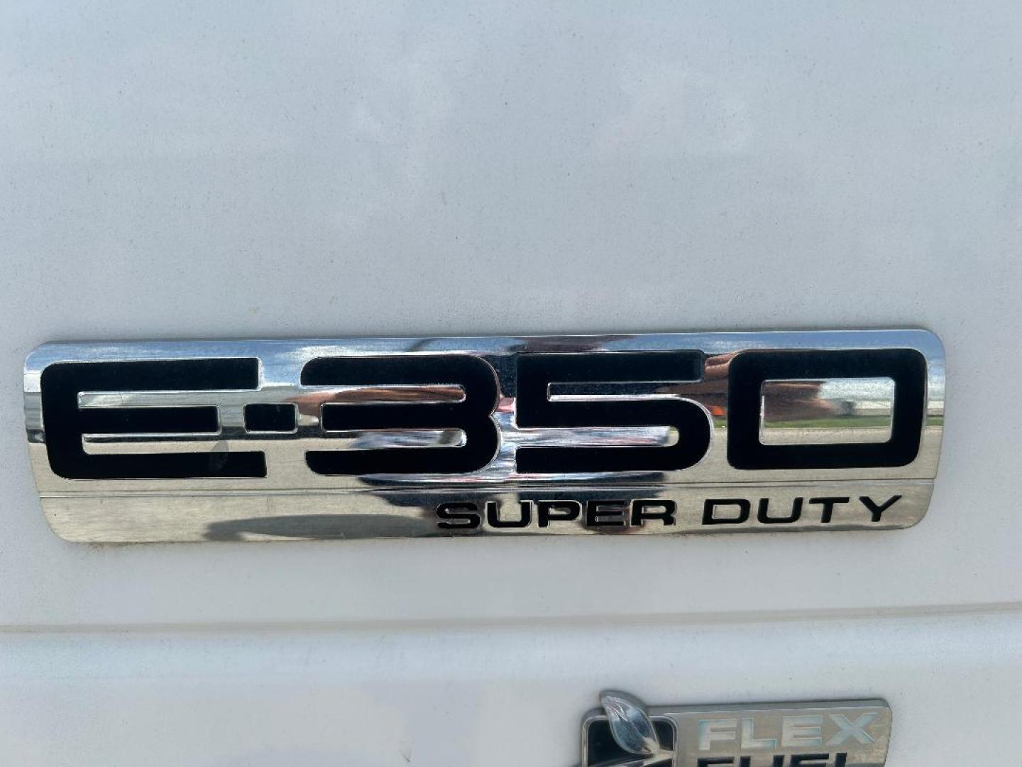 2012 White /Gray Ford E-Series Van E-350 Super Duty (1FDWE3FLXCD) with an 5.4L V8 SOHC 16V FFV engine, 4-Speed Automatic transmission, located at 1687 Business 35 S, New Braunfels, TX, 78130, (830) 625-7159, 29.655487, -98.051491 - Photo#19