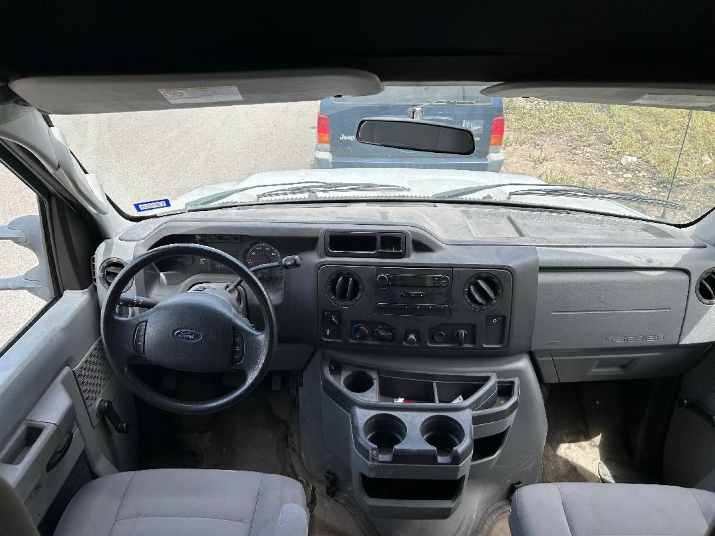 2012 White /Gray Ford E-Series Van E-350 Super Duty (1FDWE3FLXCD) with an 5.4L V8 SOHC 16V FFV engine, 4-Speed Automatic transmission, located at 1687 Business 35 S, New Braunfels, TX, 78130, (830) 625-7159, 29.655487, -98.051491 - Photo#7