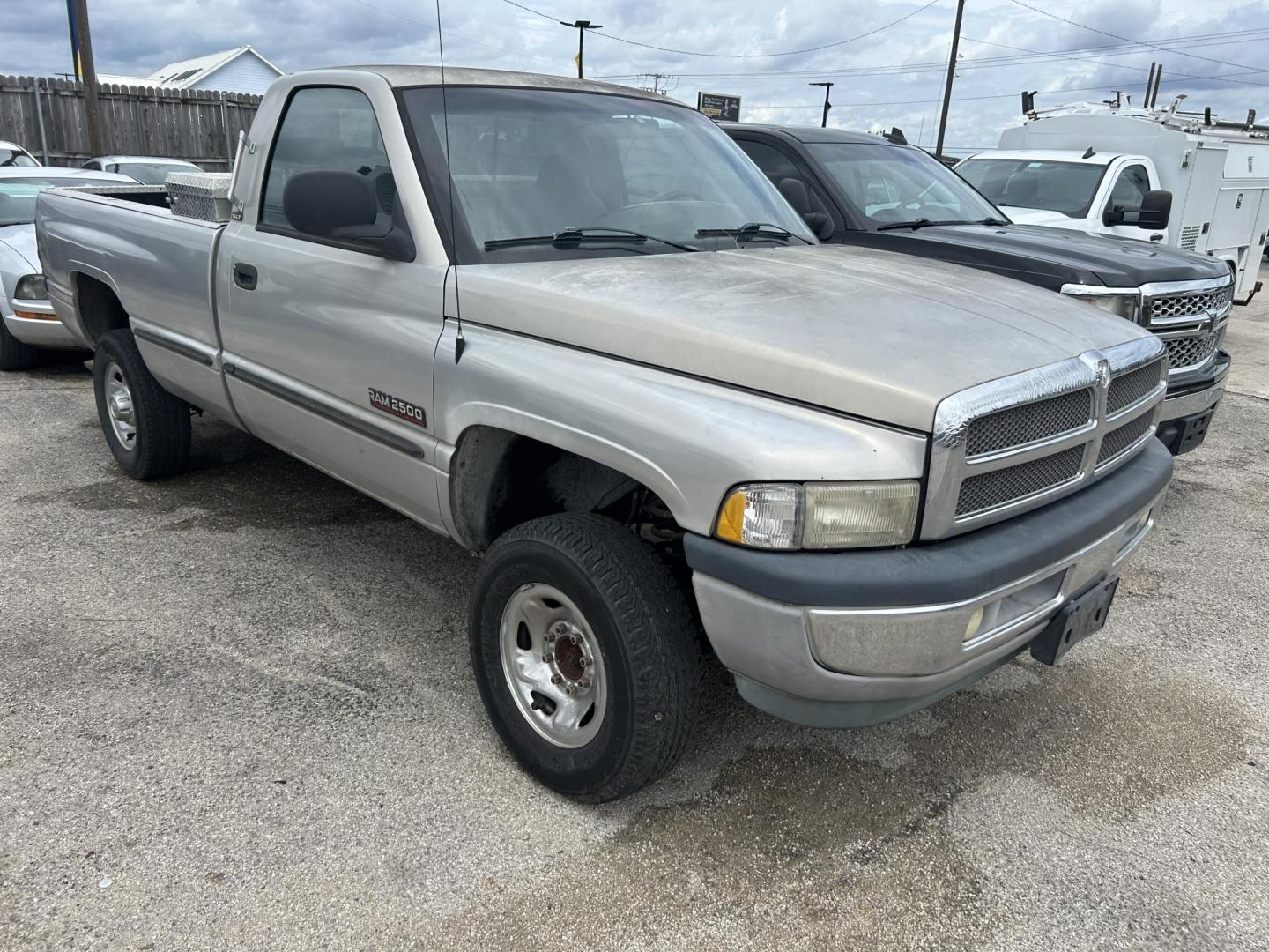 1999 Dodge Ram 2500 Reg. Cab Long Bed 4WD (3B7KF2667XM) with an 5.9L L6 OHV 24V TURBO DIESEL engine, located at 1687 Business 35 S, New Braunfels, TX, 78130, (830) 625-7159, 29.655487, -98.051491 - Photo#1