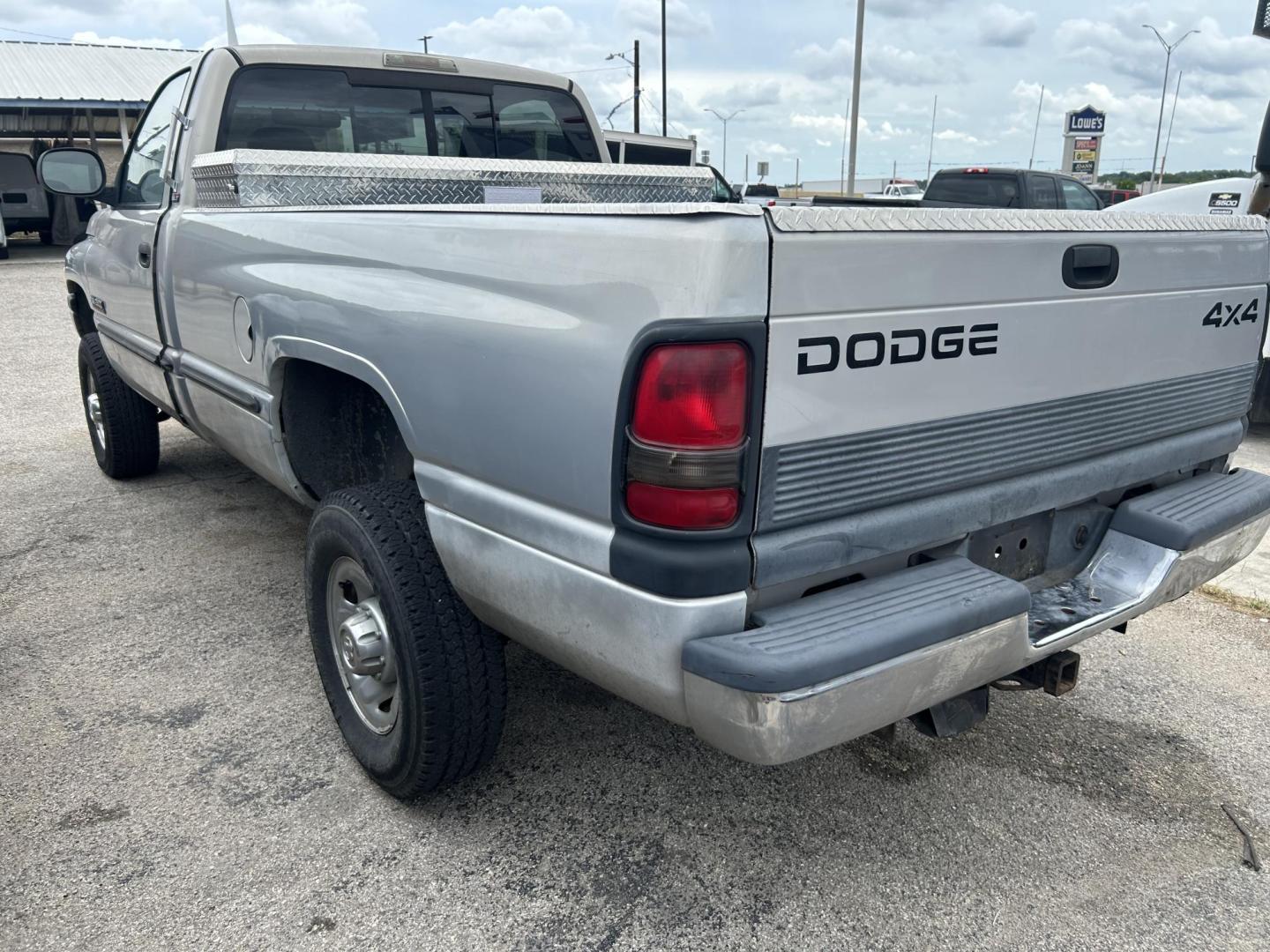 1999 Dodge Ram 2500 Reg. Cab Long Bed 4WD (3B7KF2667XM) with an 5.9L L6 OHV 24V TURBO DIESEL engine, located at 1687 Business 35 S, New Braunfels, TX, 78130, (830) 625-7159, 29.655487, -98.051491 - Photo#5