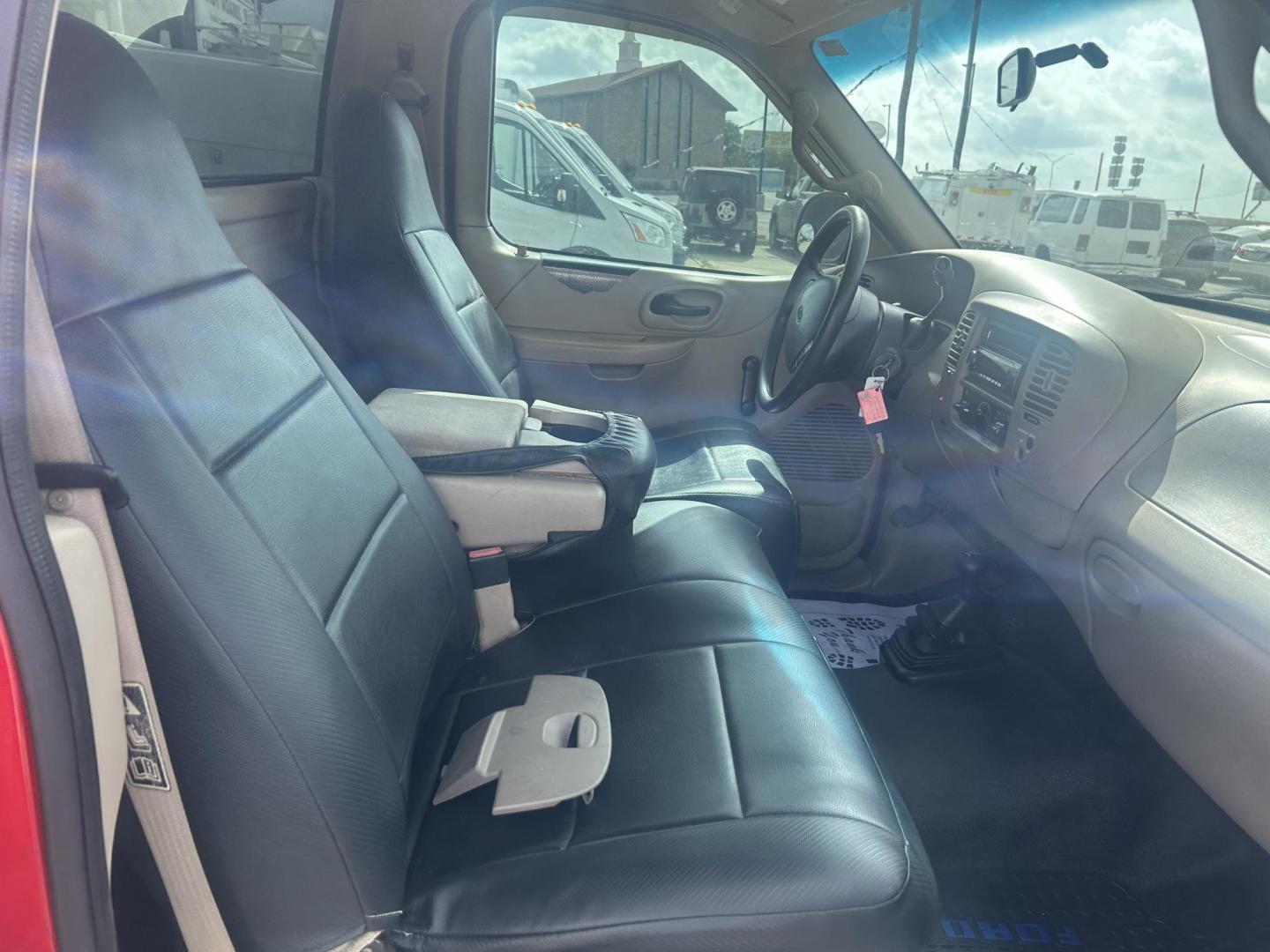 2001 Red Ford F-150 XL Flareside 4WD (1FTRF08W01K) with an 4.6L V8 SOHC 16V engine, located at 1687 Business 35 S, New Braunfels, TX, 78130, (830) 625-7159, 29.655487, -98.051491 - Photo#2