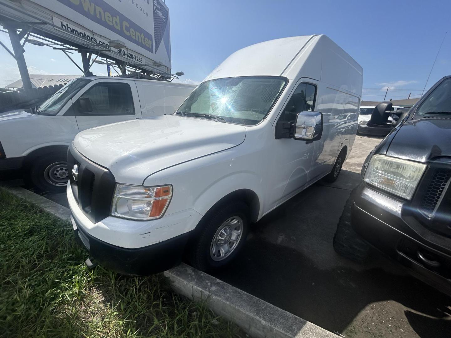 2017 White Nissan NV Cargo 2500 HD SV V8 High Roof (1N6AF0LY4HN) with an 5.6L V8 DOHC 32V engine, 5A transmission, located at 1687 Business 35 S, New Braunfels, TX, 78130, (830) 625-7159, 29.655487, -98.051491 - Photo#0