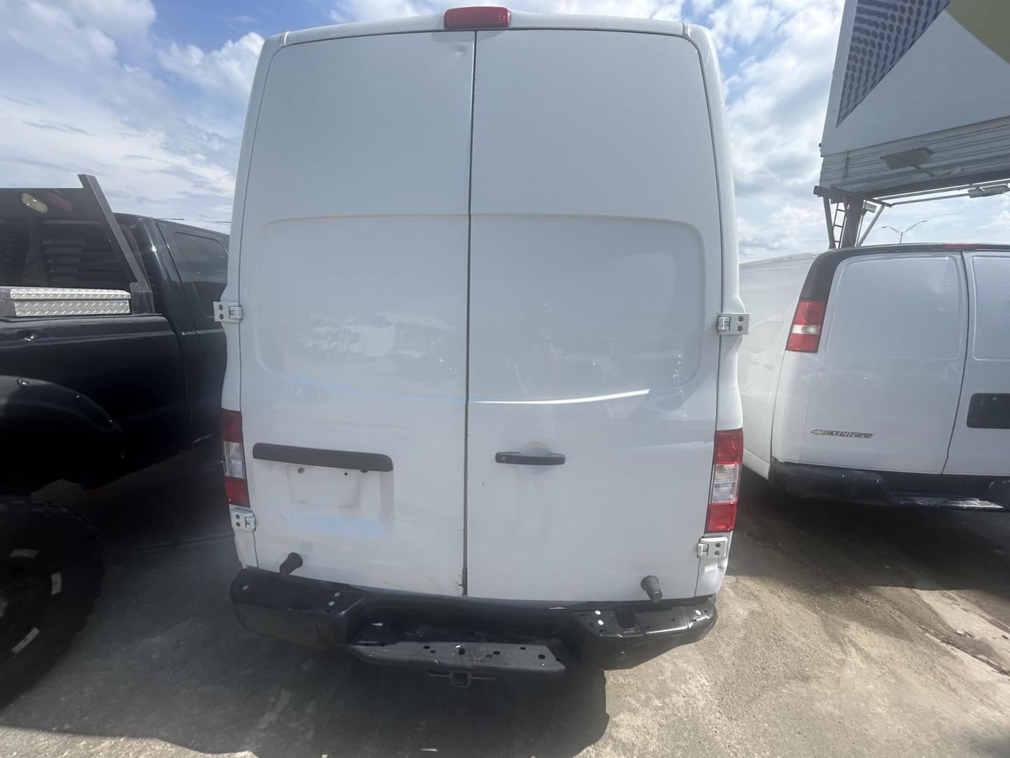 2017 White Nissan NV Cargo 2500 HD SV V8 High Roof (1N6AF0LY4HN) with an 5.6L V8 DOHC 32V engine, 5A transmission, located at 1687 Business 35 S, New Braunfels, TX, 78130, (830) 625-7159, 29.655487, -98.051491 - Photo#5