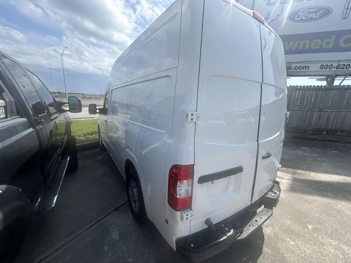 2017 White Nissan NV Cargo 2500 HD SV V8 High Roof (1N6AF0LY4HN) with an 5.6L V8 DOHC 32V engine, 5A transmission, located at 1687 Business 35 S, New Braunfels, TX, 78130, (830) 625-7159, 29.655487, -98.051491 - Photo#8