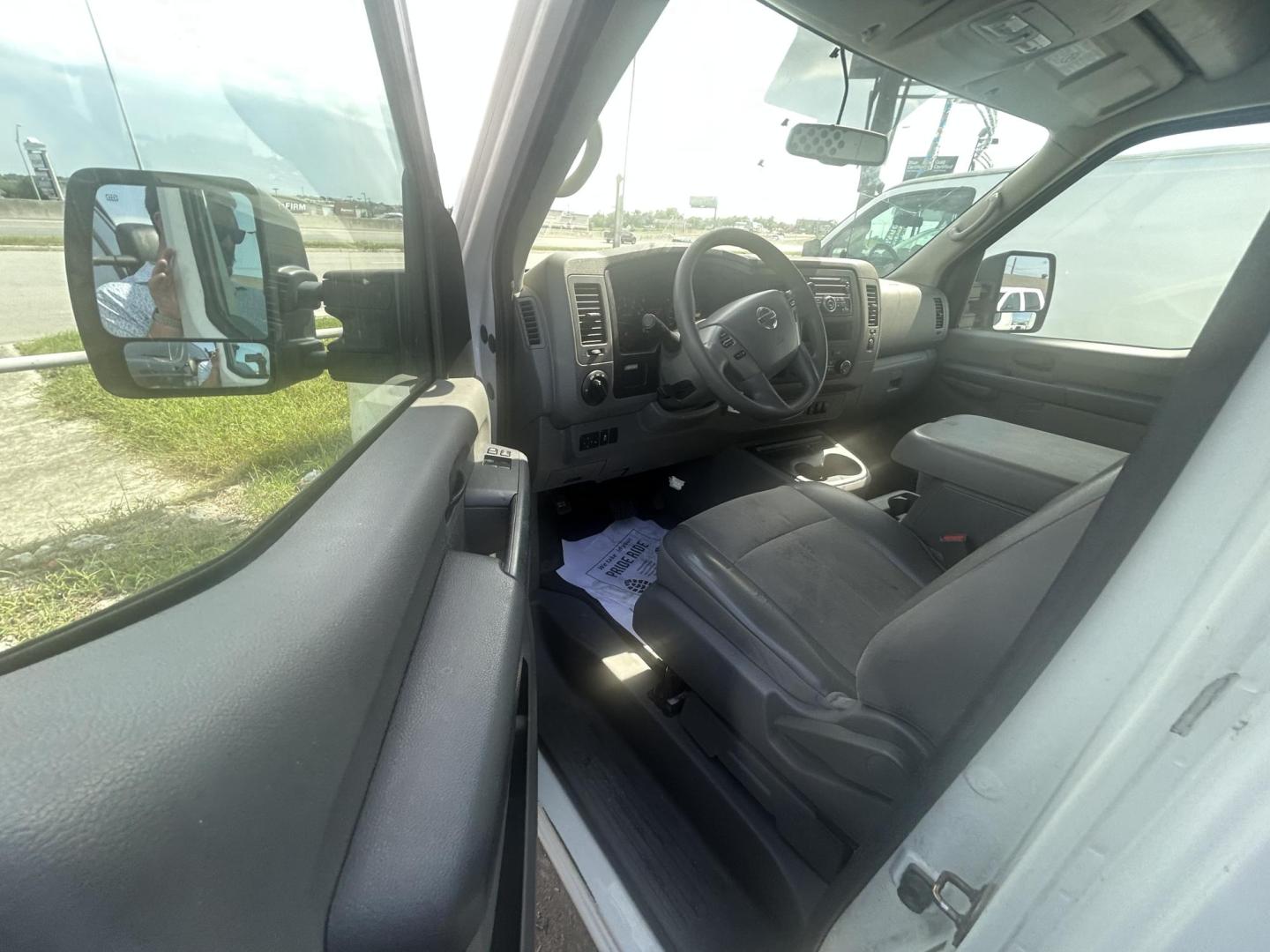 2017 White Nissan NV Cargo 2500 HD SV V8 High Roof (1N6AF0LY4HN) with an 5.6L V8 DOHC 32V engine, 5A transmission, located at 1687 Business 35 S, New Braunfels, TX, 78130, (830) 625-7159, 29.655487, -98.051491 - Photo#9