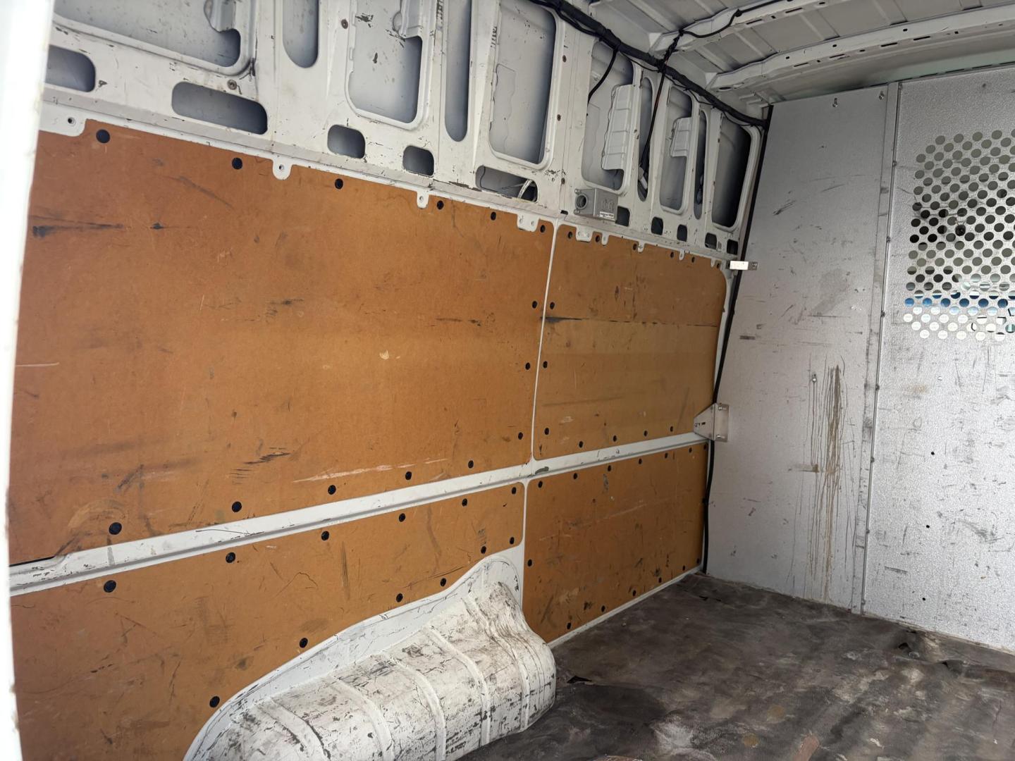 2017 White Nissan NV Cargo 2500 HD SV V8 High Roof (1N6AF0LY4HN) with an 5.6L V8 DOHC 32V engine, 5A transmission, located at 1687 Business 35 S, New Braunfels, TX, 78130, (830) 625-7159, 29.655487, -98.051491 - Photo#20